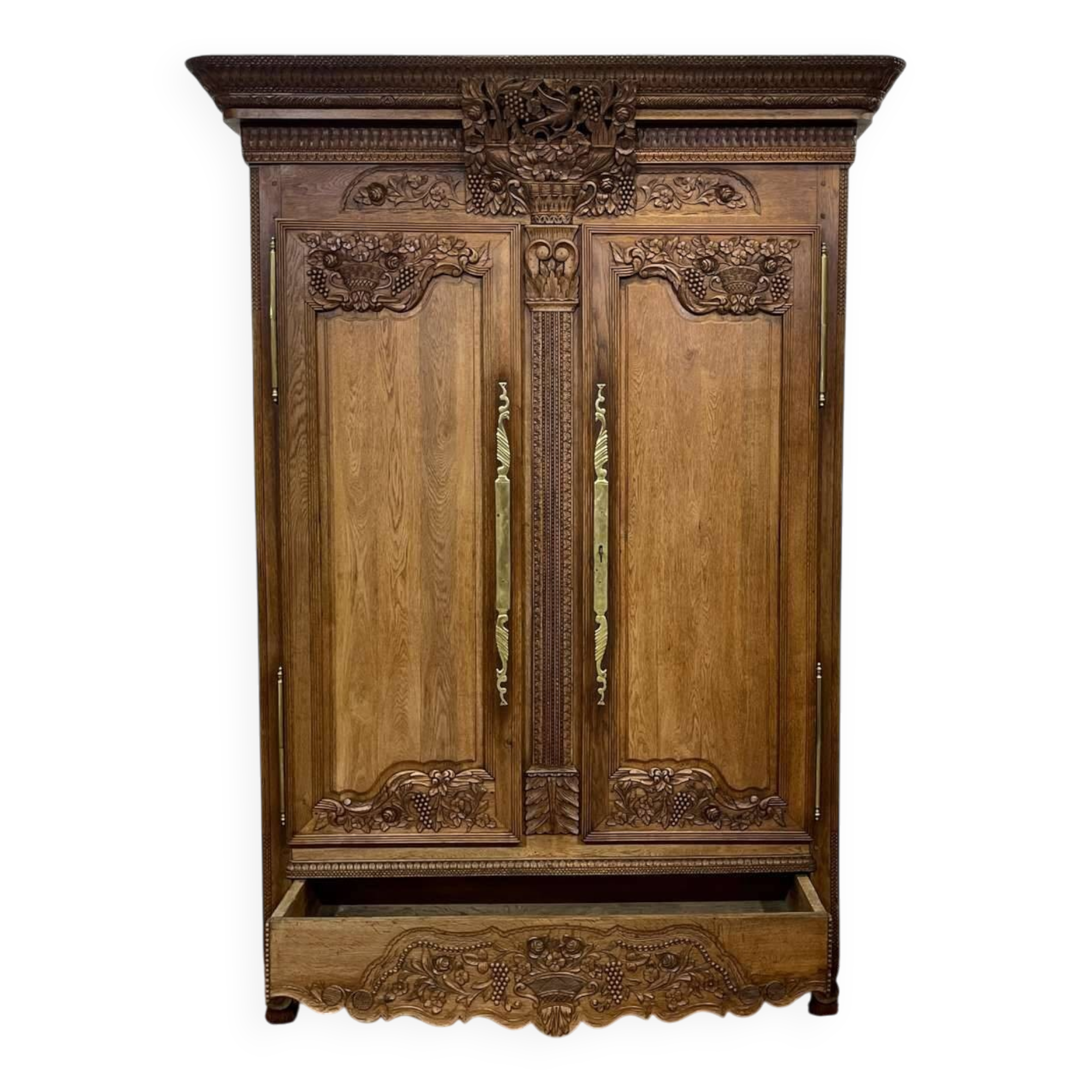Armoire de mariage Normande sculptée en chêne clair du 19ème siècle