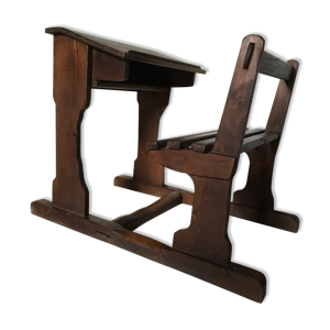 Bureau d'écolier avec - banc