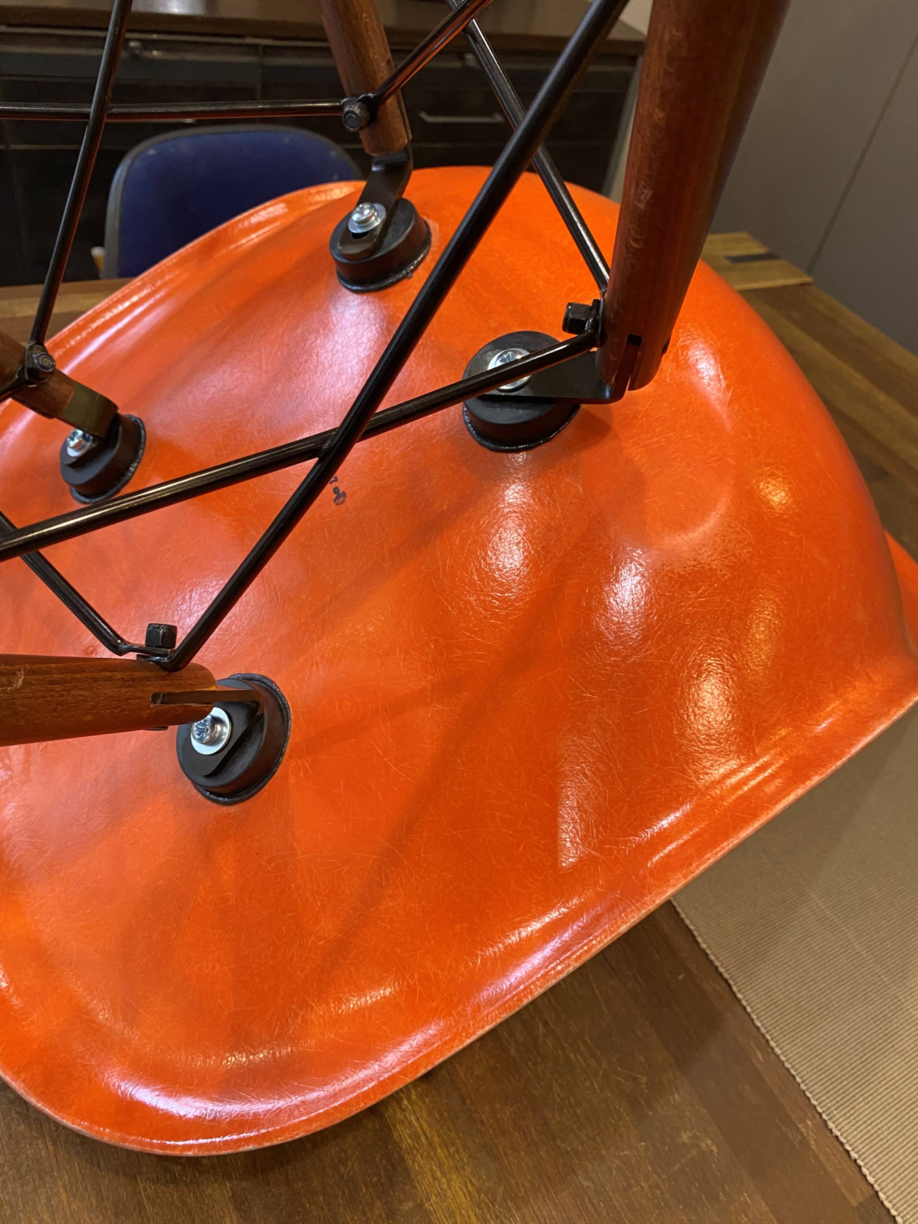 A dsw fiber red orange dowel walnut eames herman miller vintage 70 chair