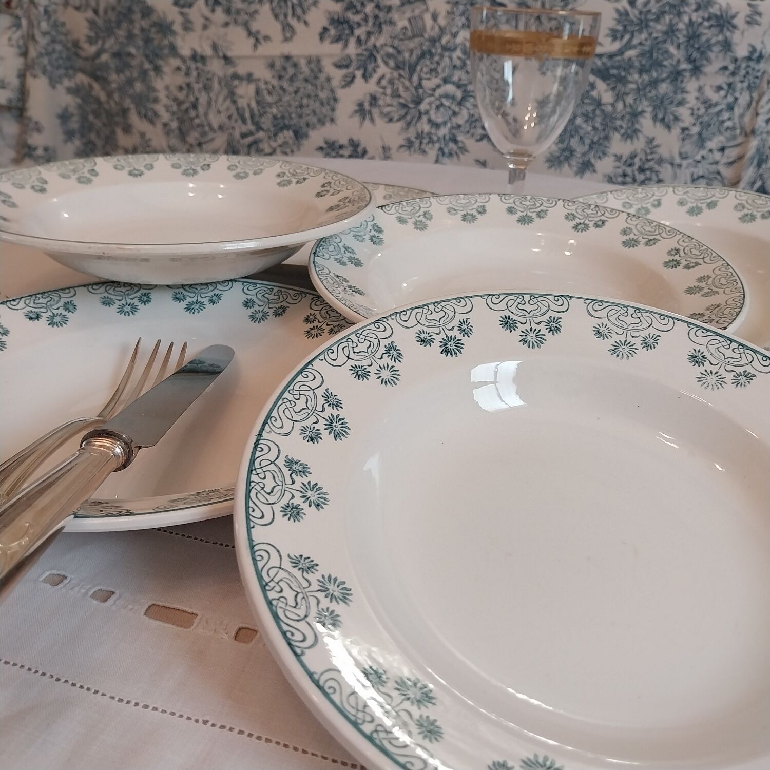 Assiettes creuses en terre de fer Digoin Sarreguemines