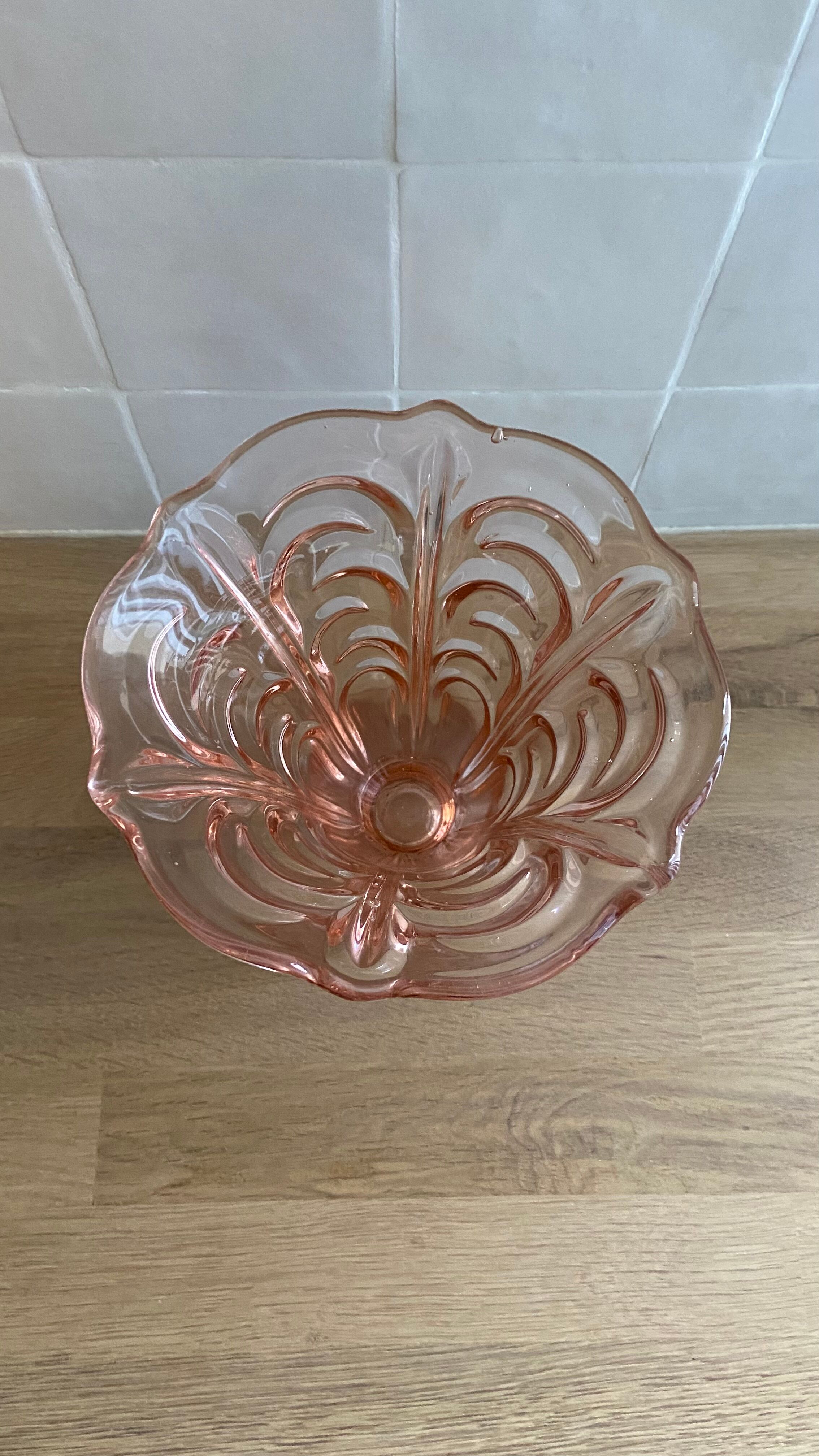 Pop-up Christmas 2022 - Vintage Pink Glass Vase Molded 1960