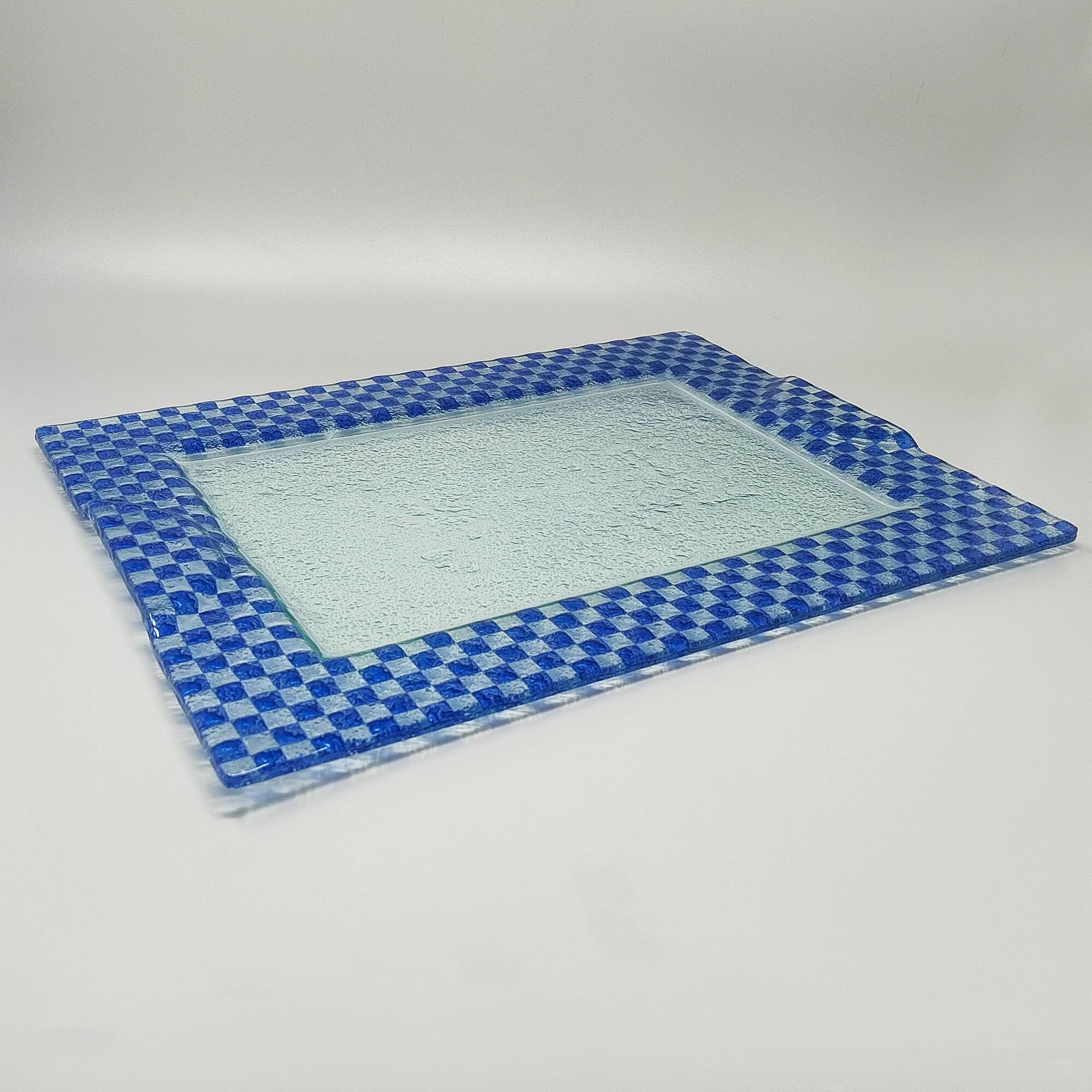 1970s Astonishing Italian tray by Albatros in Murano glass.