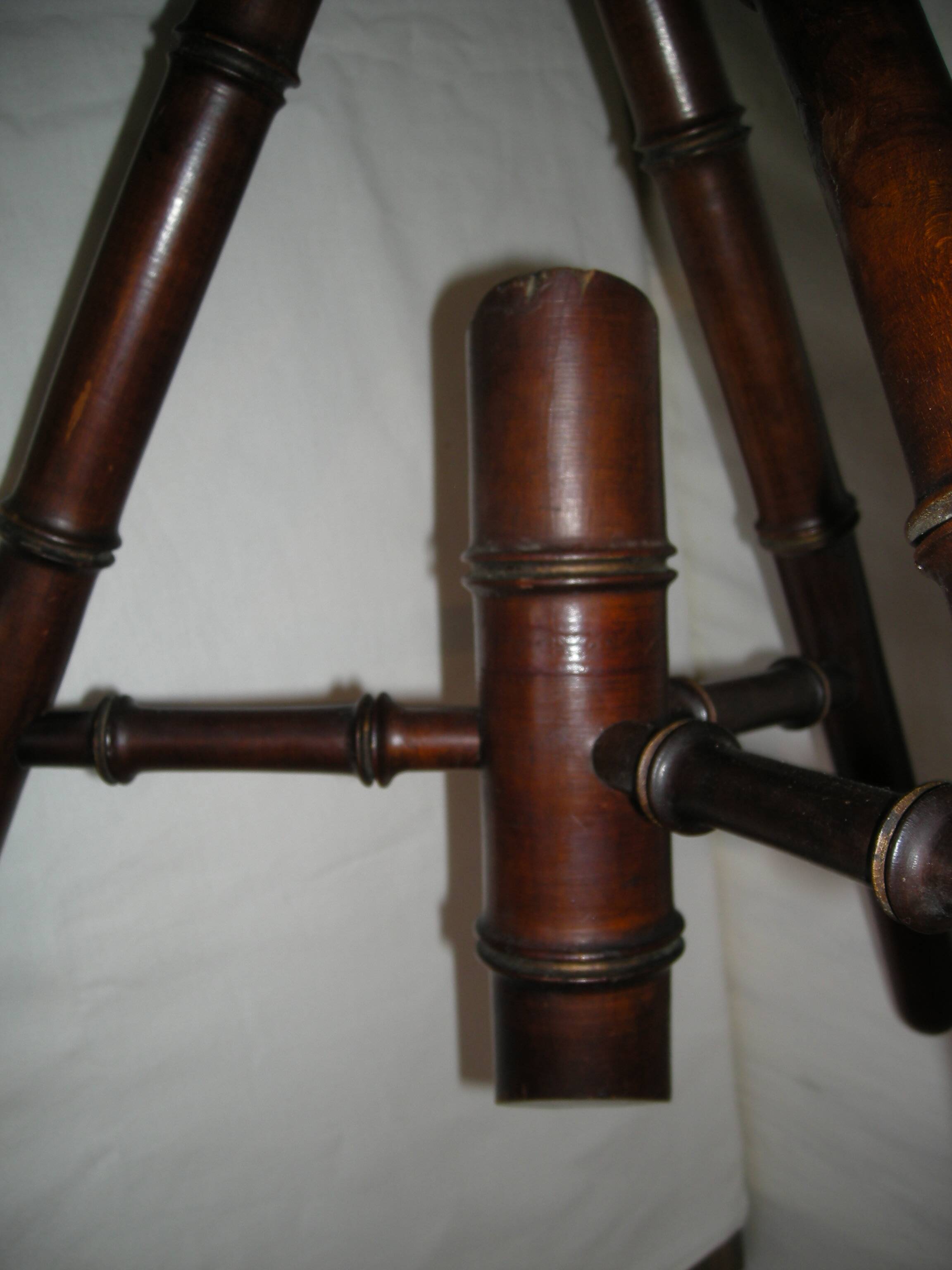 Napoleon III period tripod selette
