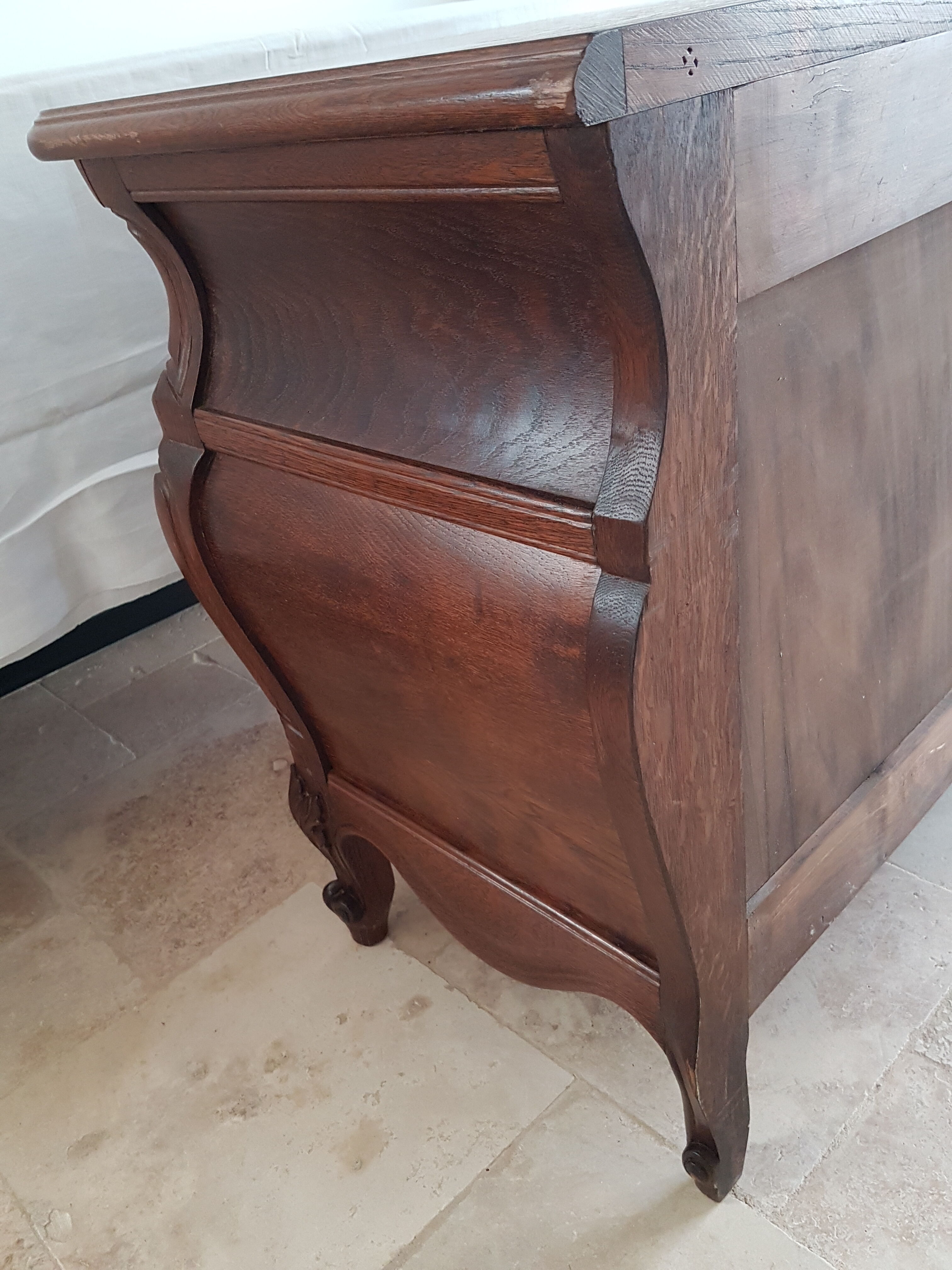 Commode tombeau bordelaise de style Louis XV