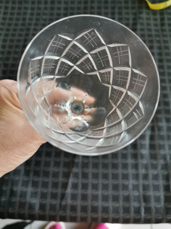 Verres à pied. Verre en cristal. 5 verres.