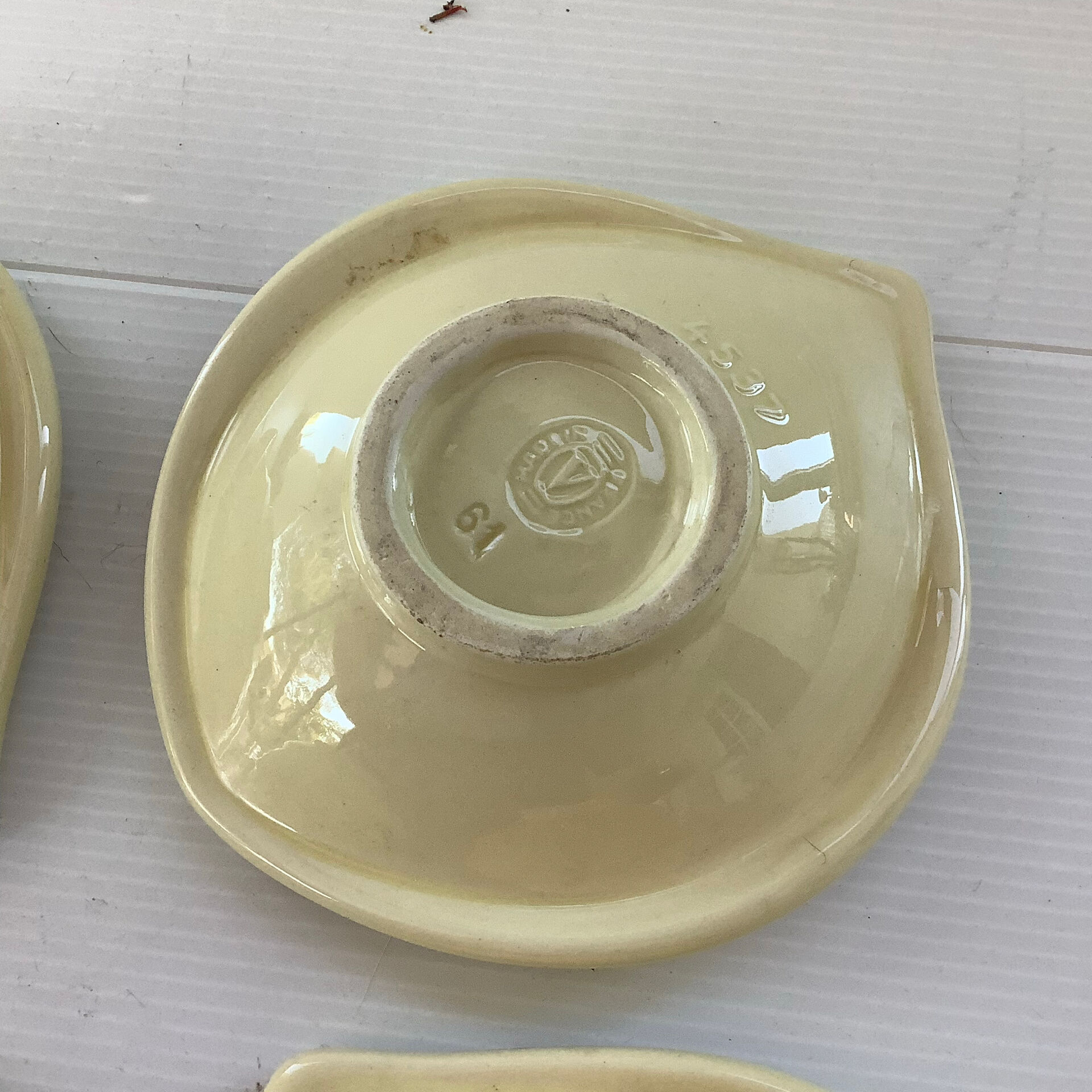 Verceram Set of 16 Vintage Leaf Pieces