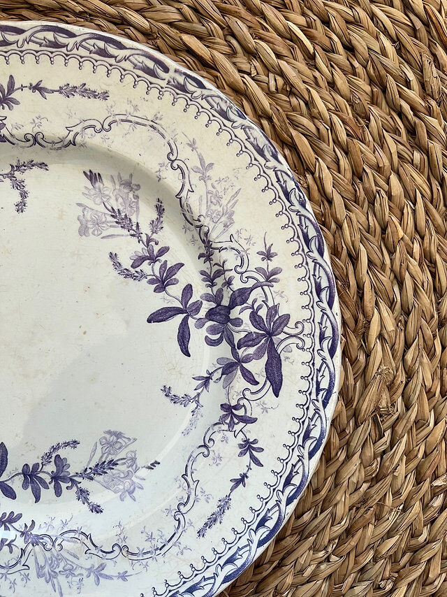 Large flat Iron Earth. Cream & blue color