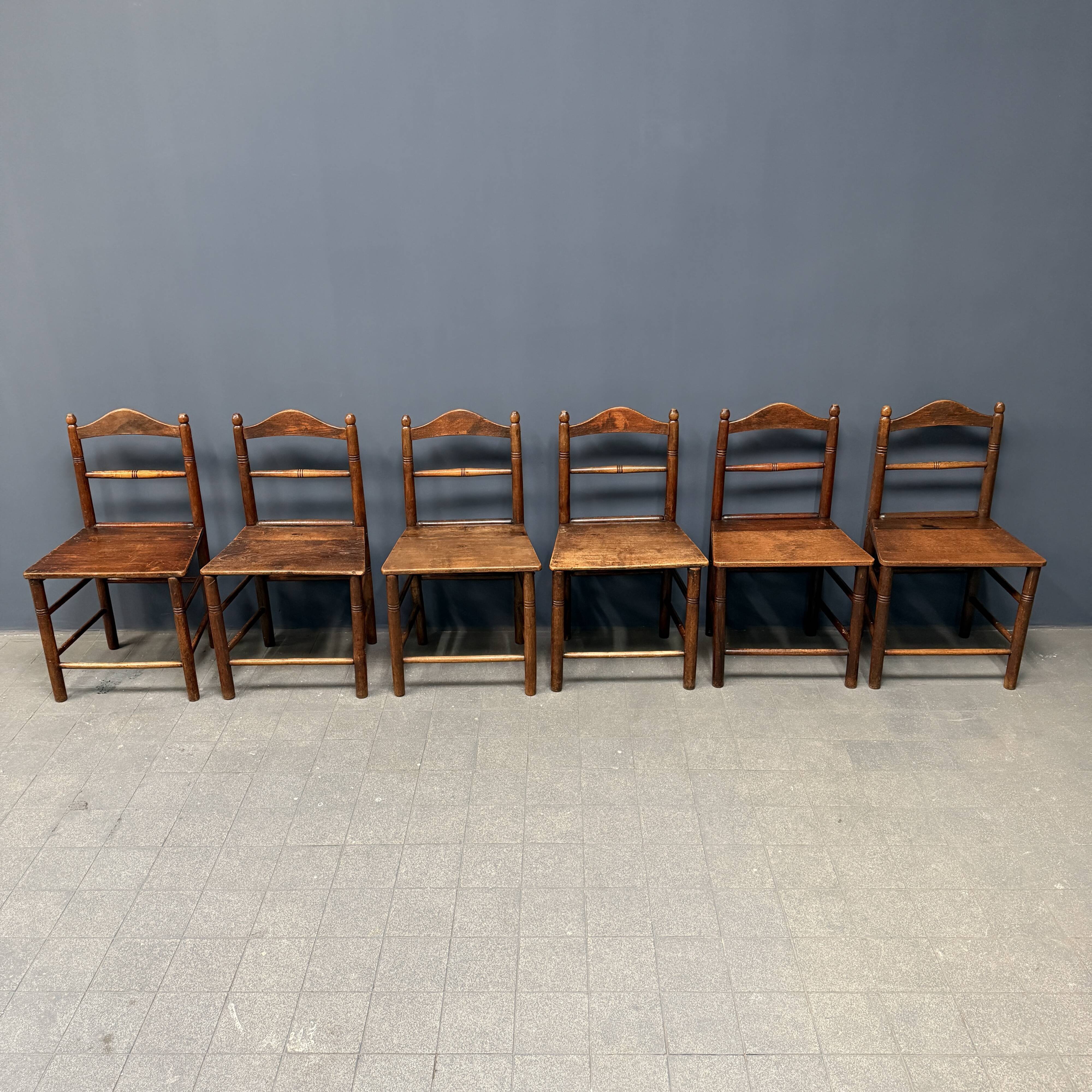 Ensemble de six chaises de cuisine anglaises anciennes