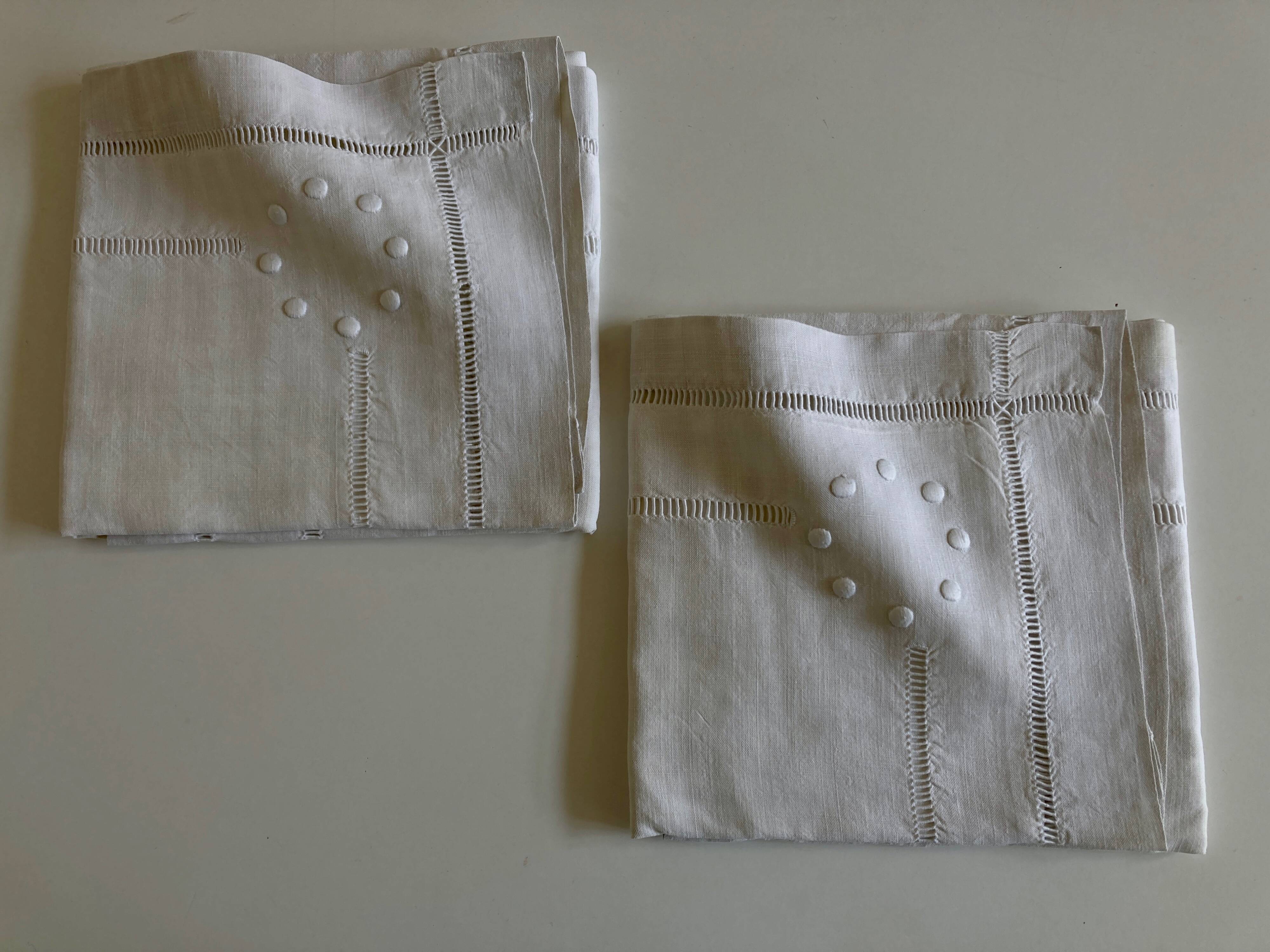 Paire de taies d'oreillers toile de lin brodée de pois et jours sans monogramme