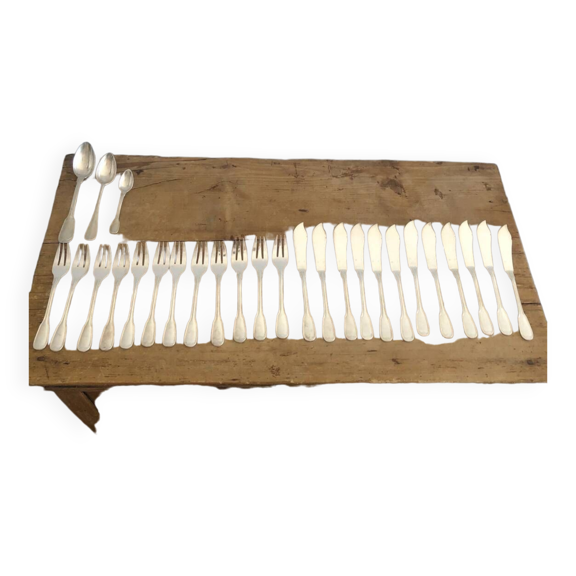 Set of 12 fish forks & 12 knives in silver metal