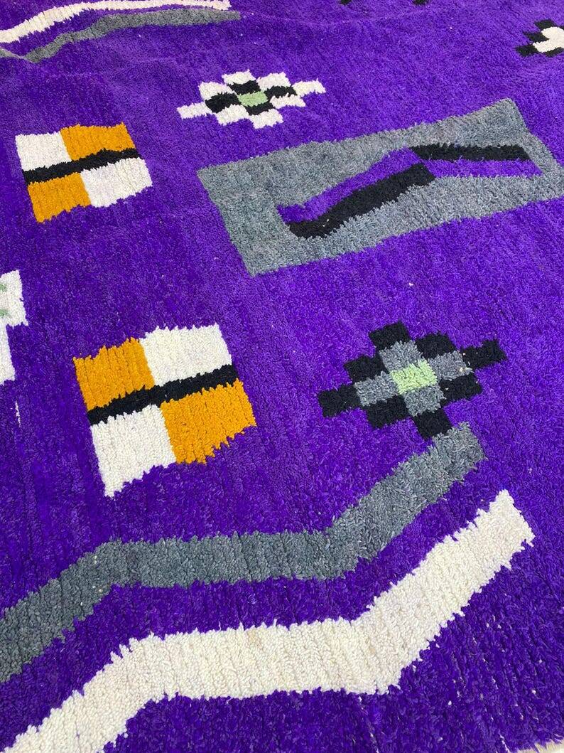 Off-white Moroccan rug with colorful patterns, 250cm x 150cm