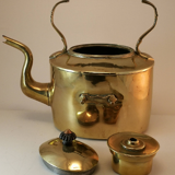 Bouilloire ancienne avec son réchaud en cuivre