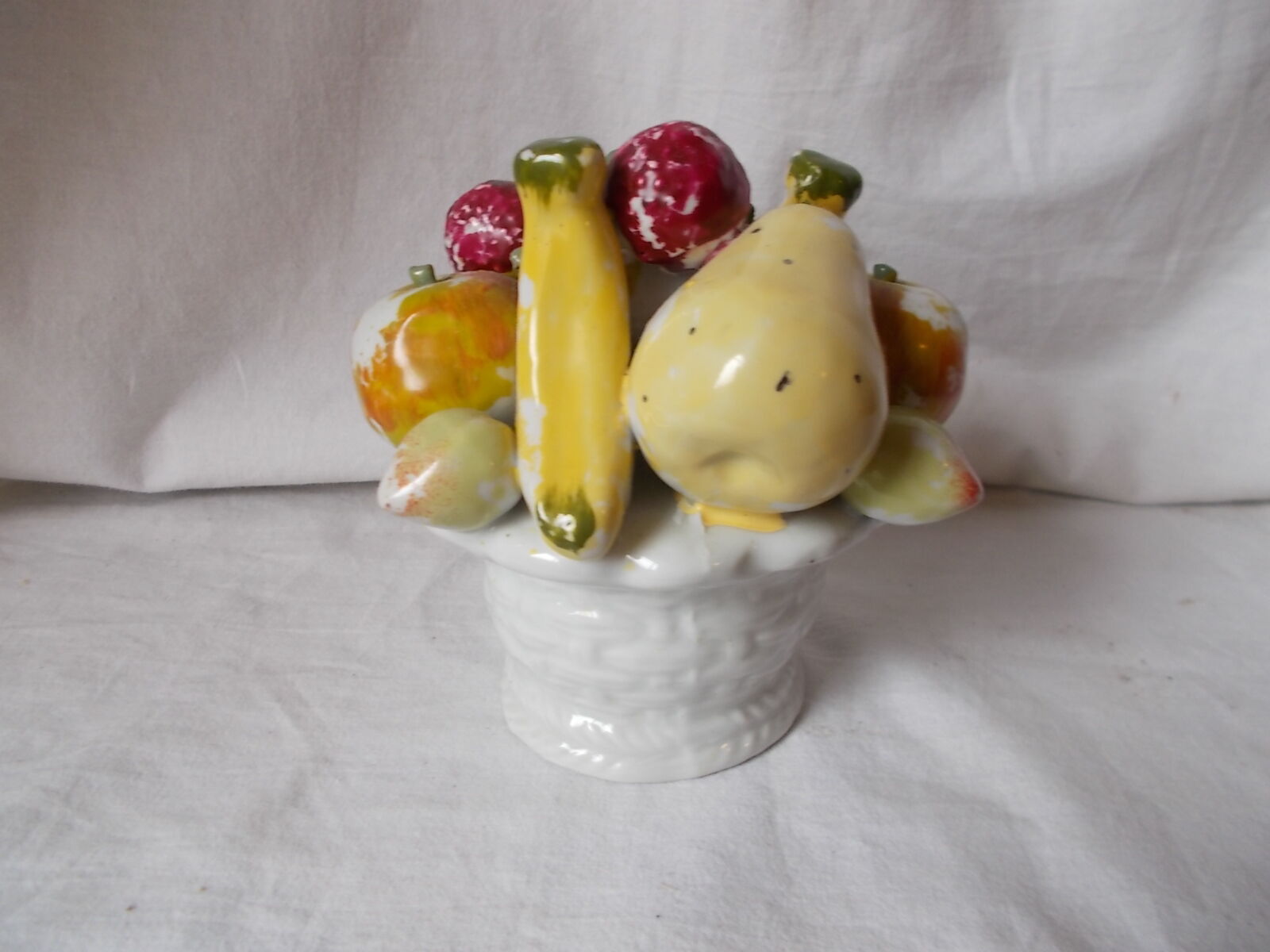 Fruit bowl trompe l'œil in earthenware
