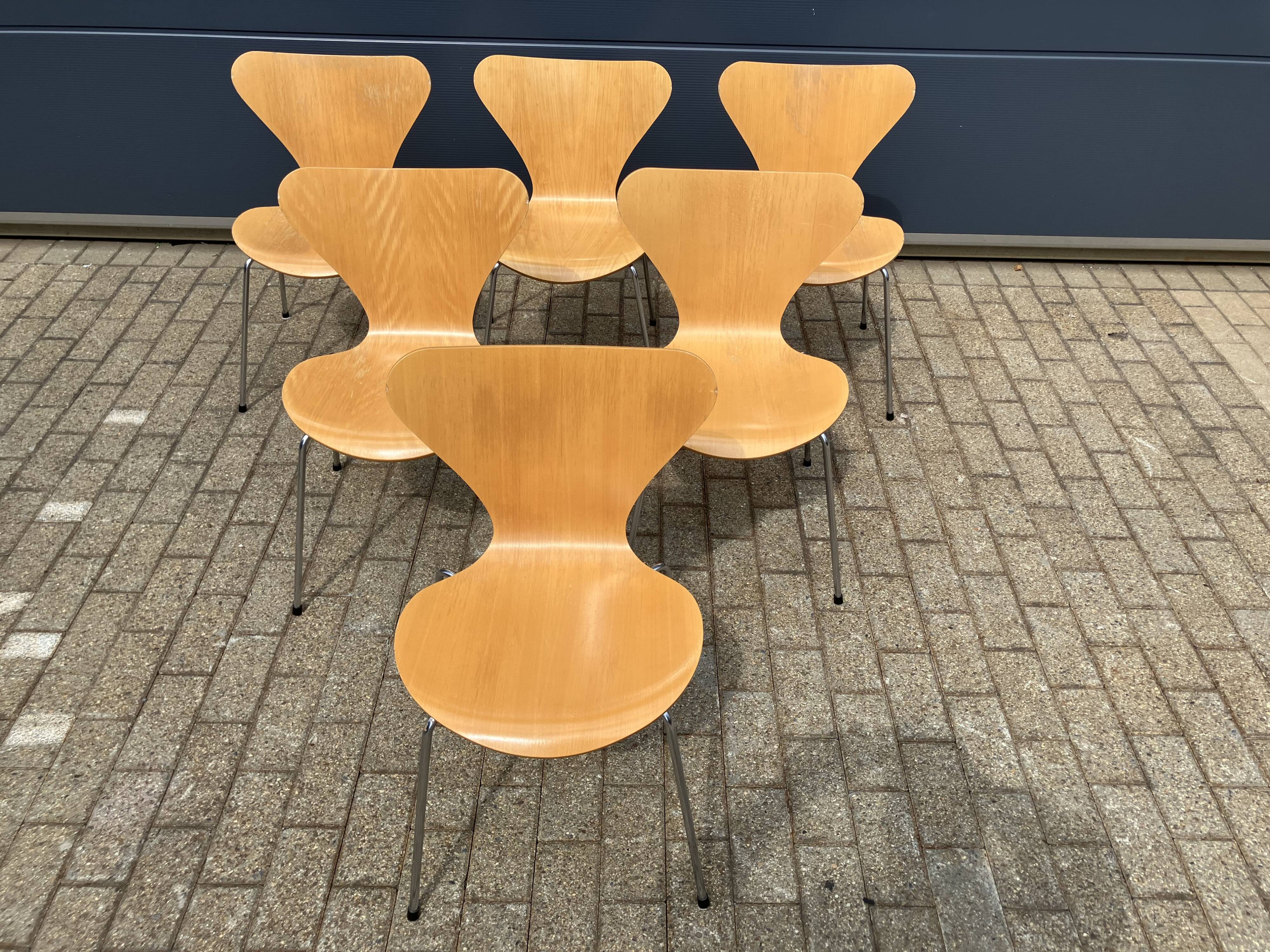 Fritz Hansen series 7 Vlinderstoelen naturel hout 1988