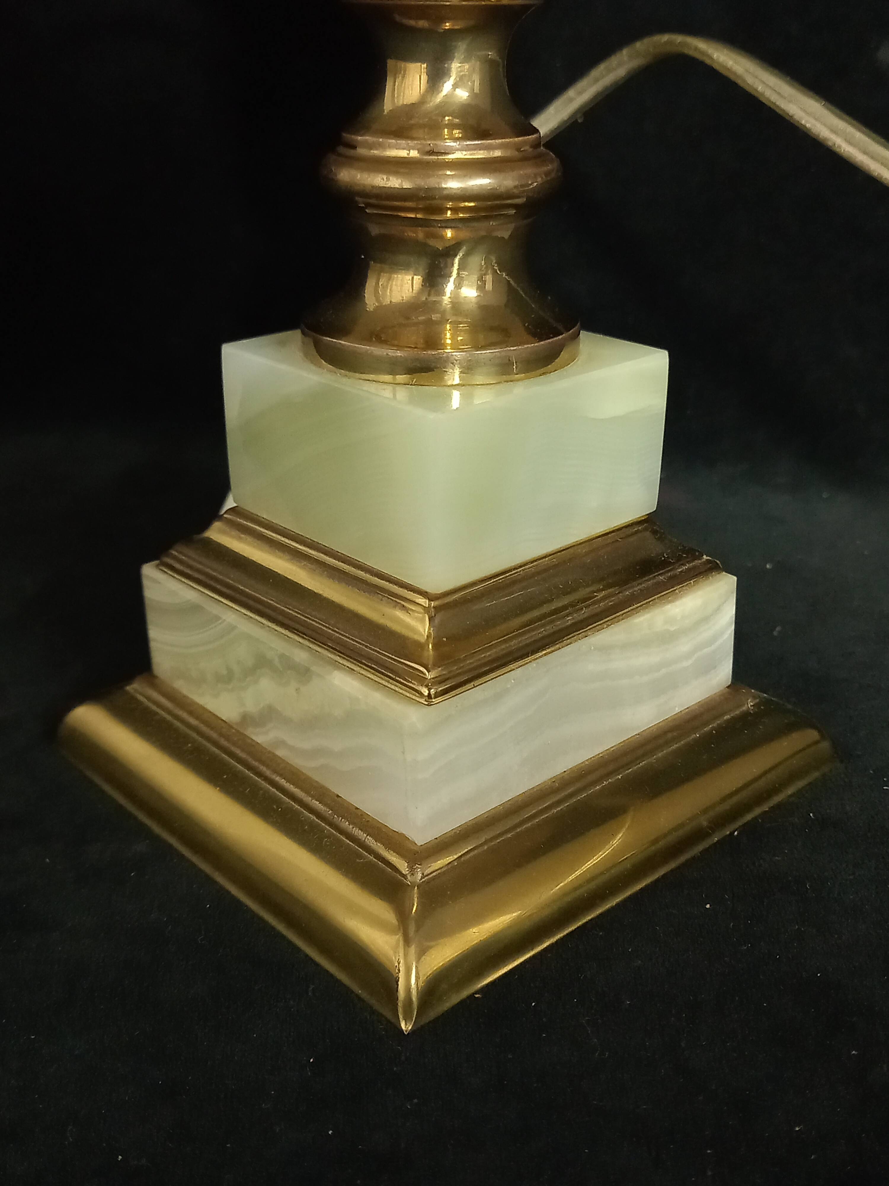 Pineapple style table lamp with onyx and brass base