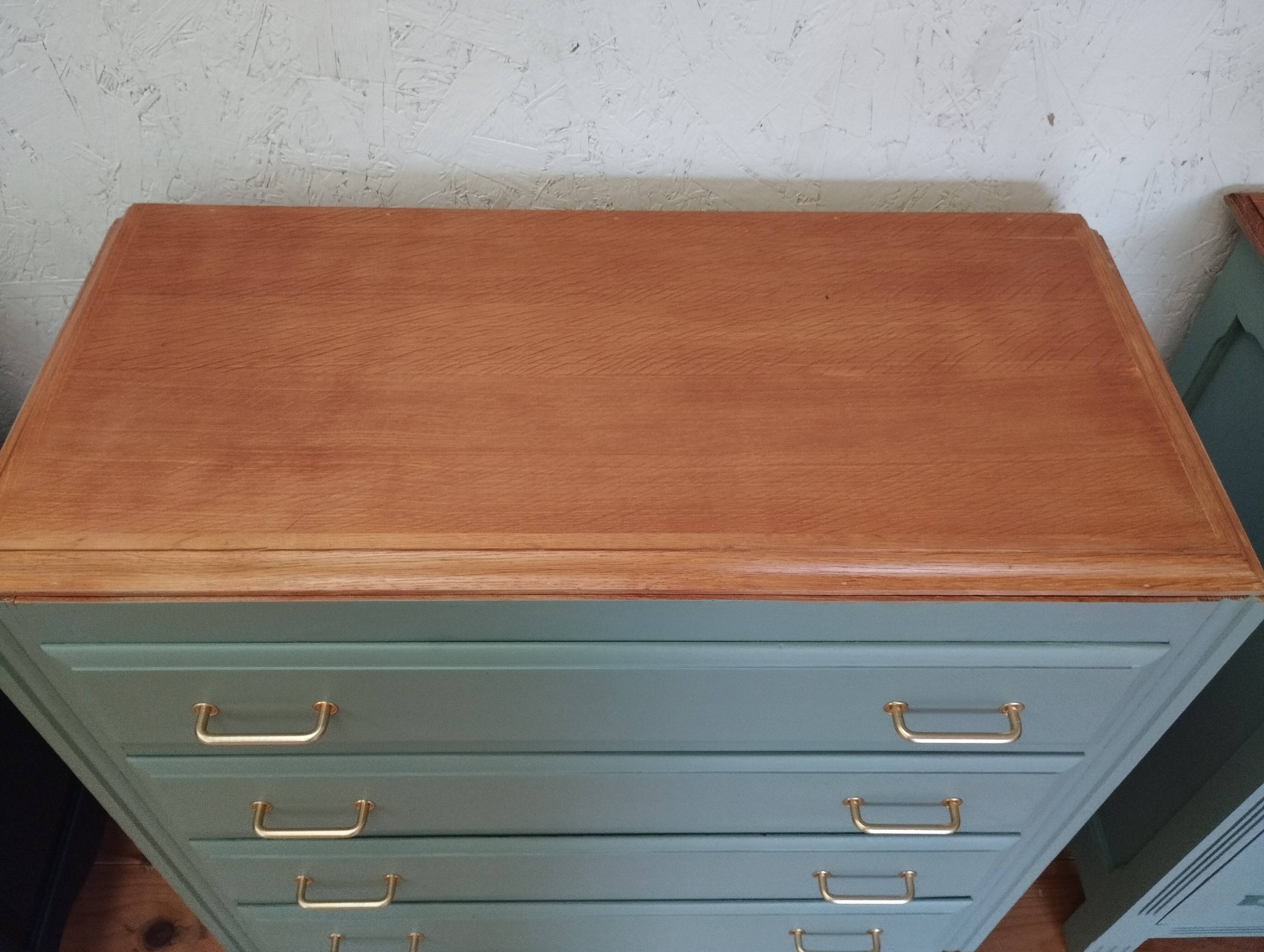 Chest of drawers