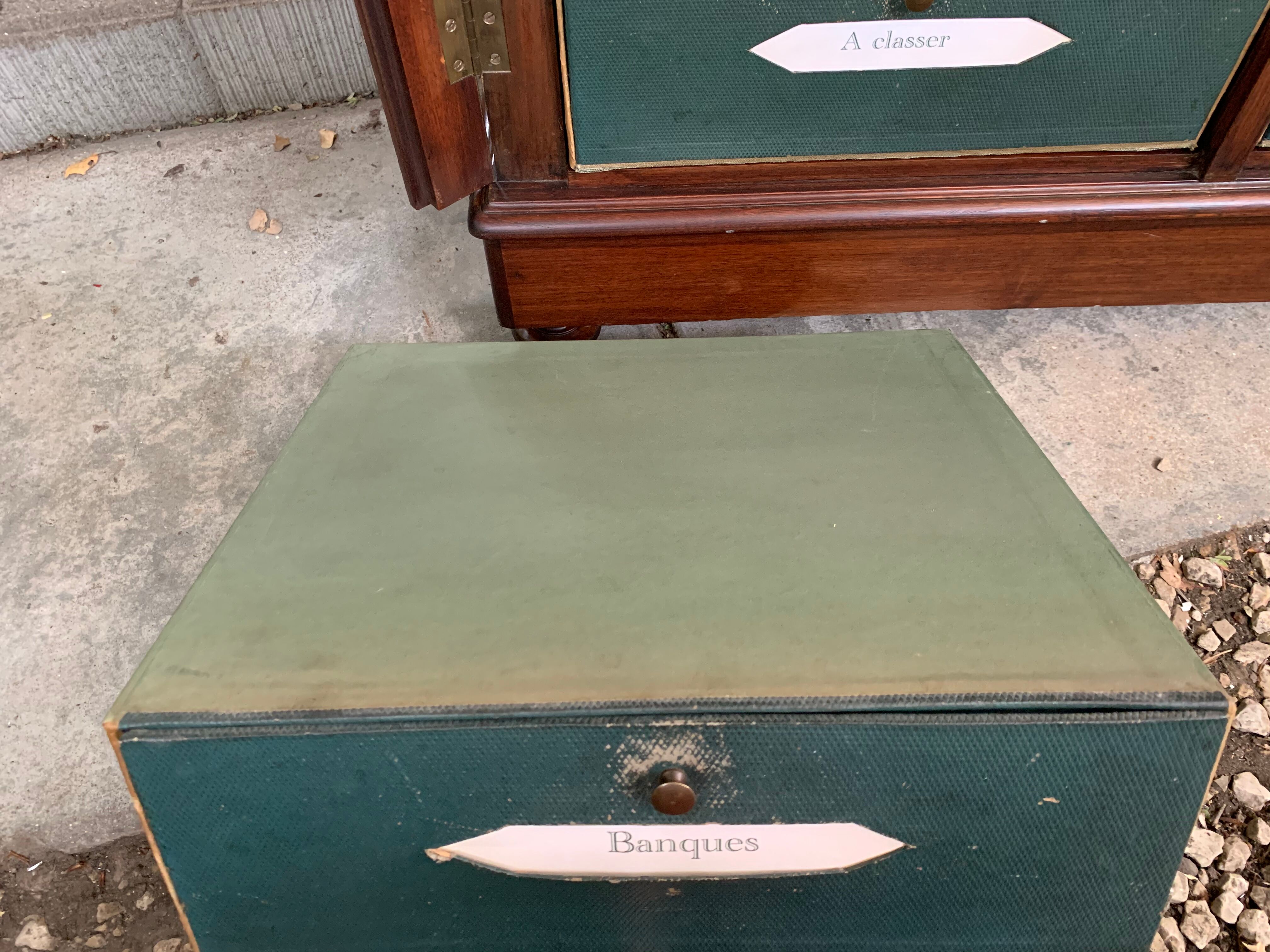 Notary carder