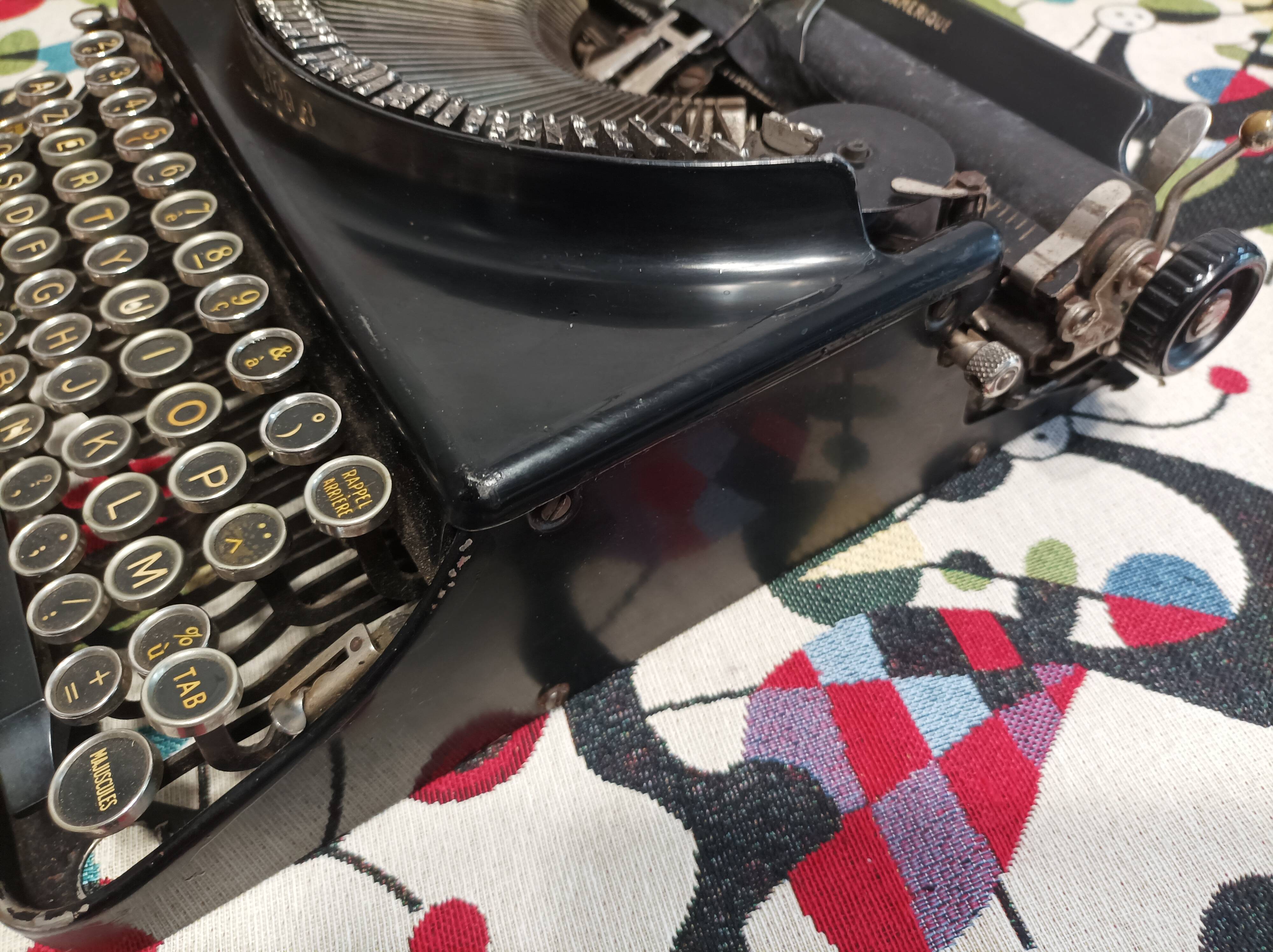 Remington Portable Typewriter 3 USA 3030s
