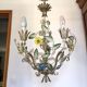 Lustre vintage en métal peint à décor de fleurs
