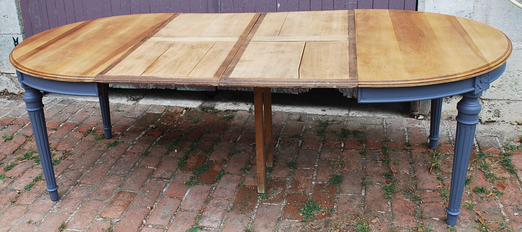 Roundtable with extension cords