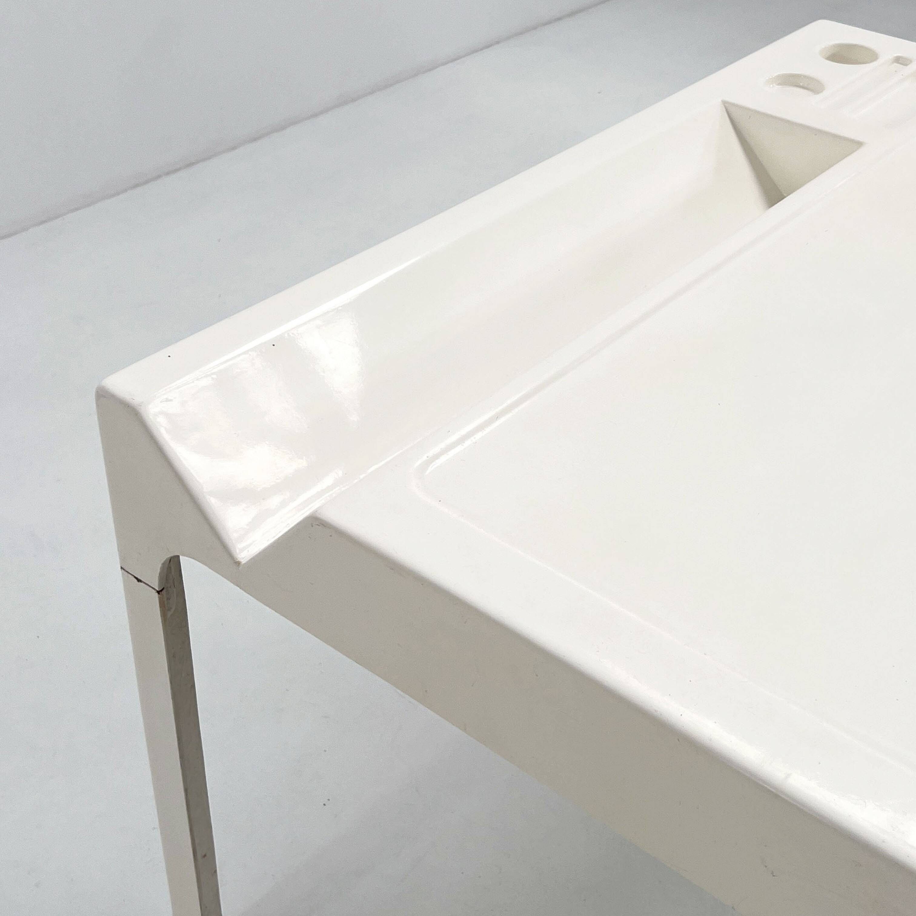 Ozoo fiberglass Space Age desk by Marc Berthier for D.A.N, 1960