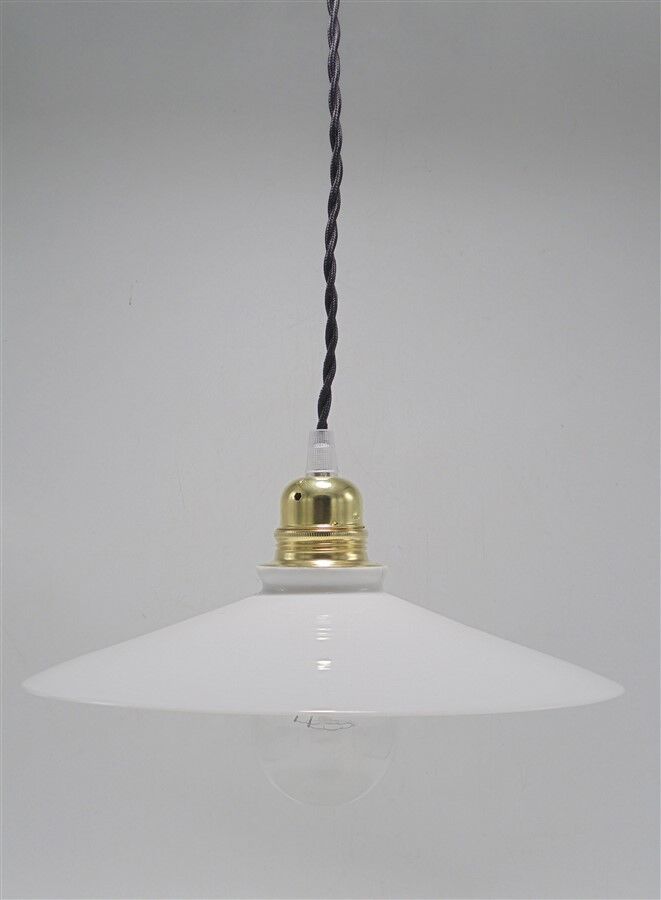 Opaline suspension