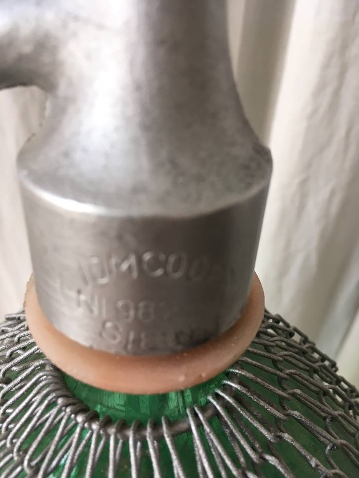 Large siphon origin Romania in glass with mesh body.