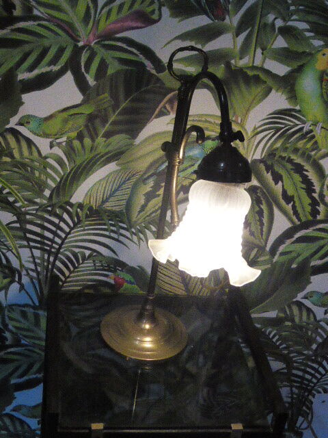 Reglable brass table lamp