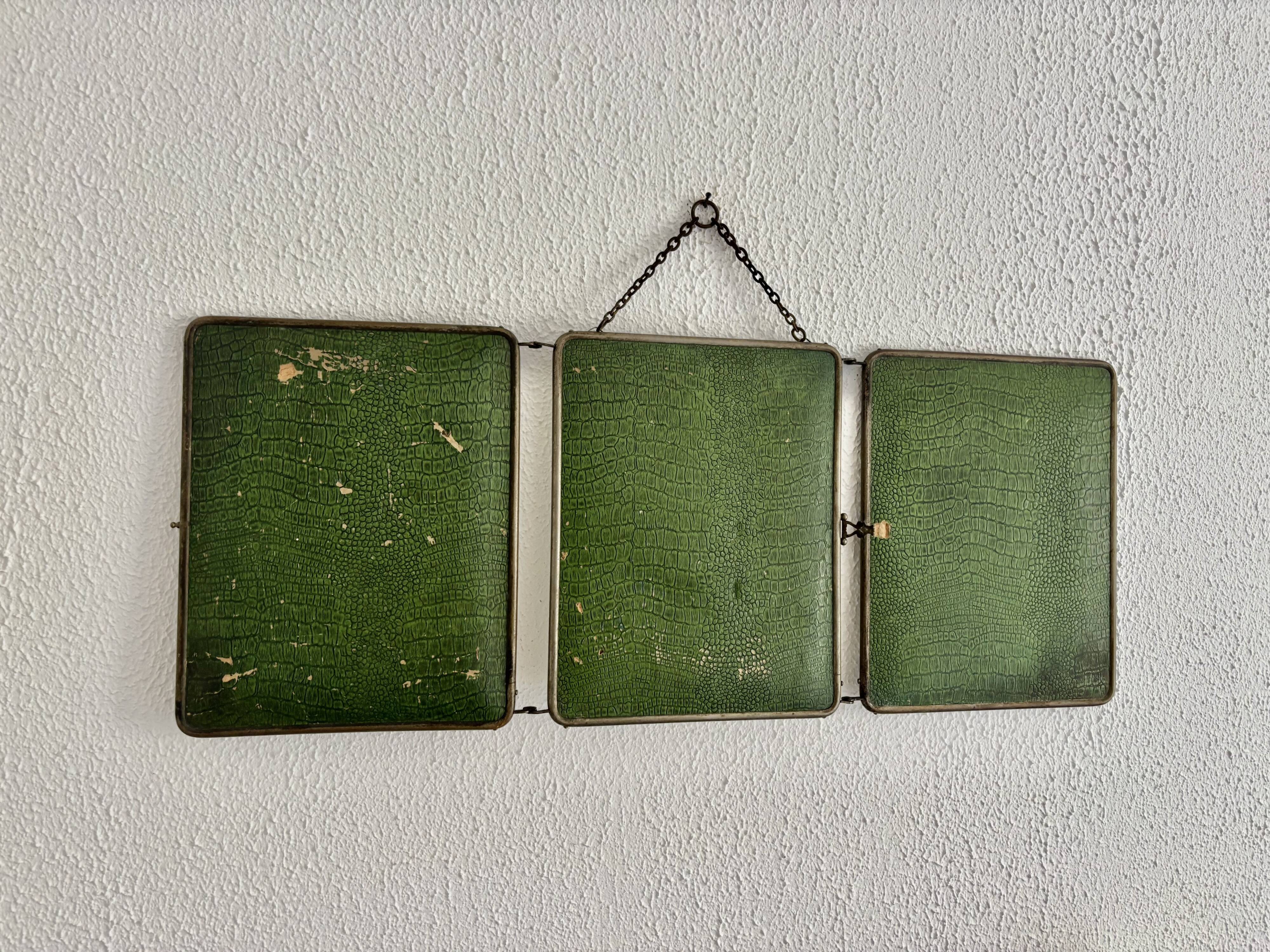 Vintage 1930s triptych mirror barber nickel-plated green crocodile effect.