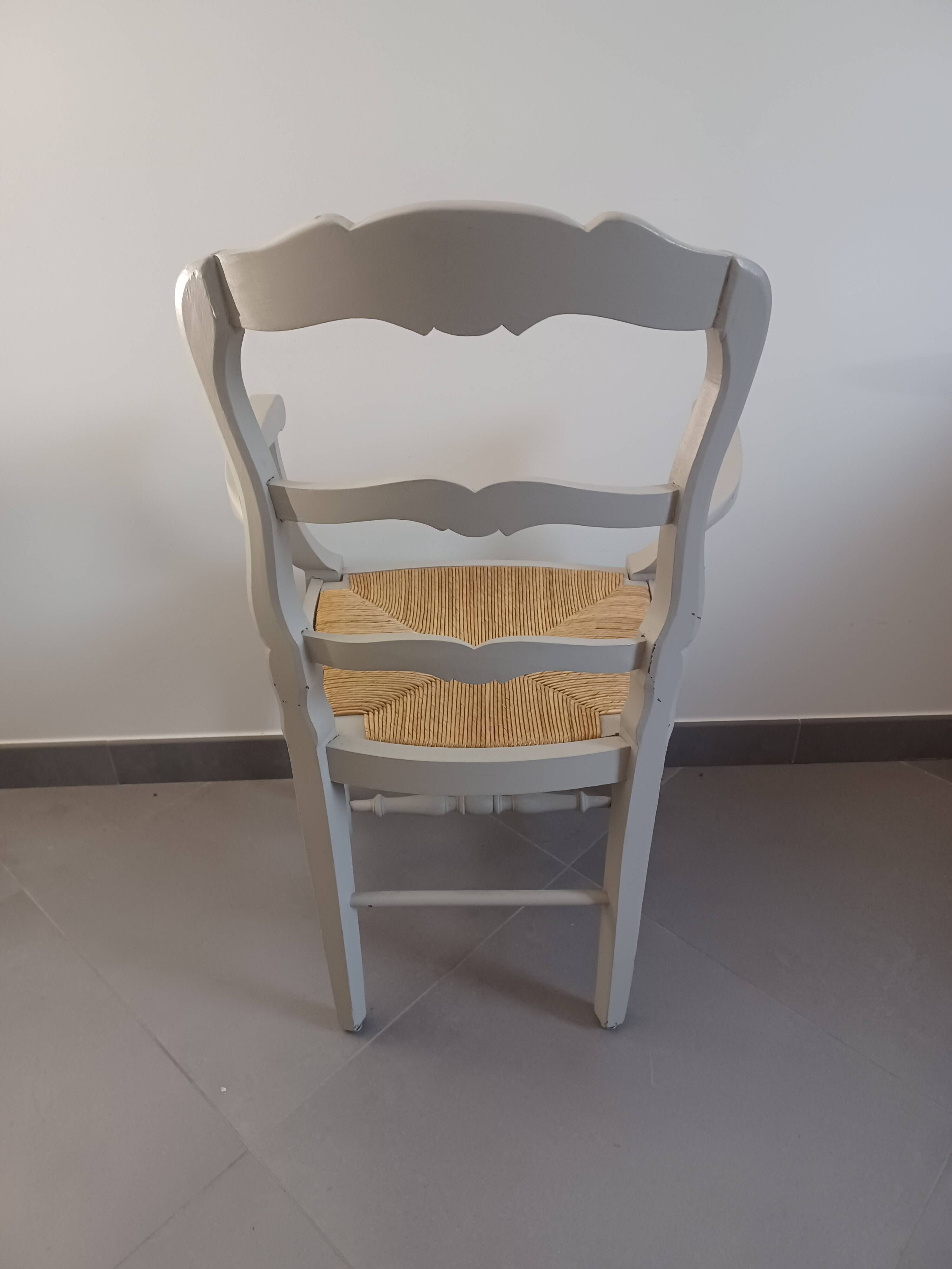 Armchair in painted wood, grey, with straw seat