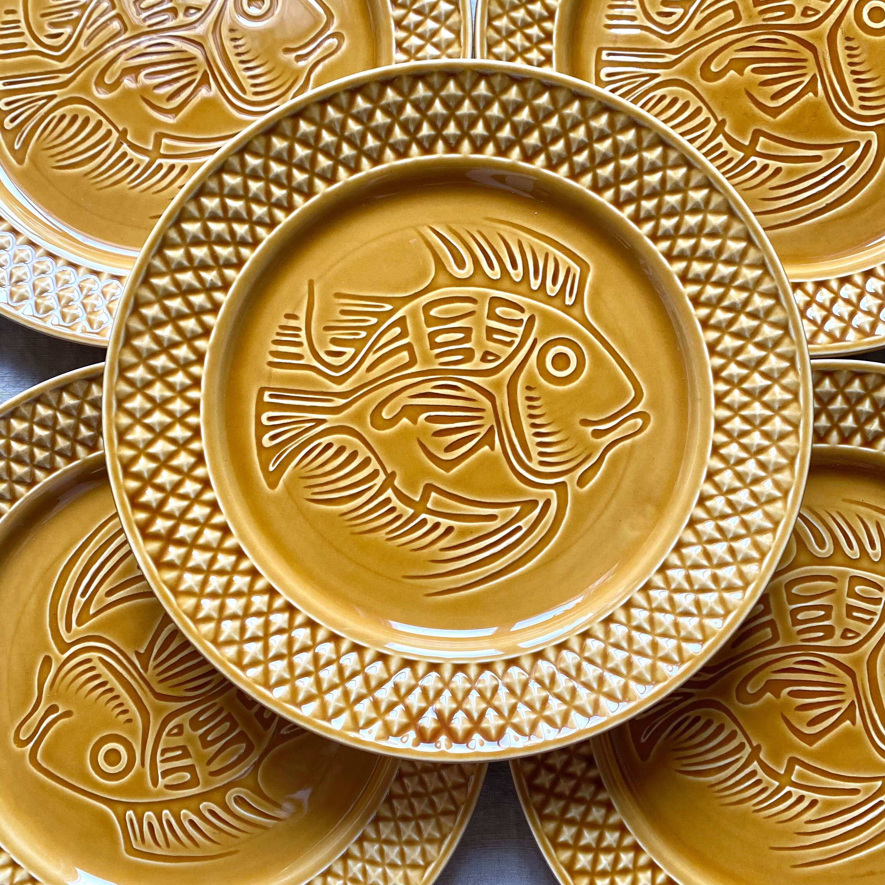 Flat plates in ceramic fish