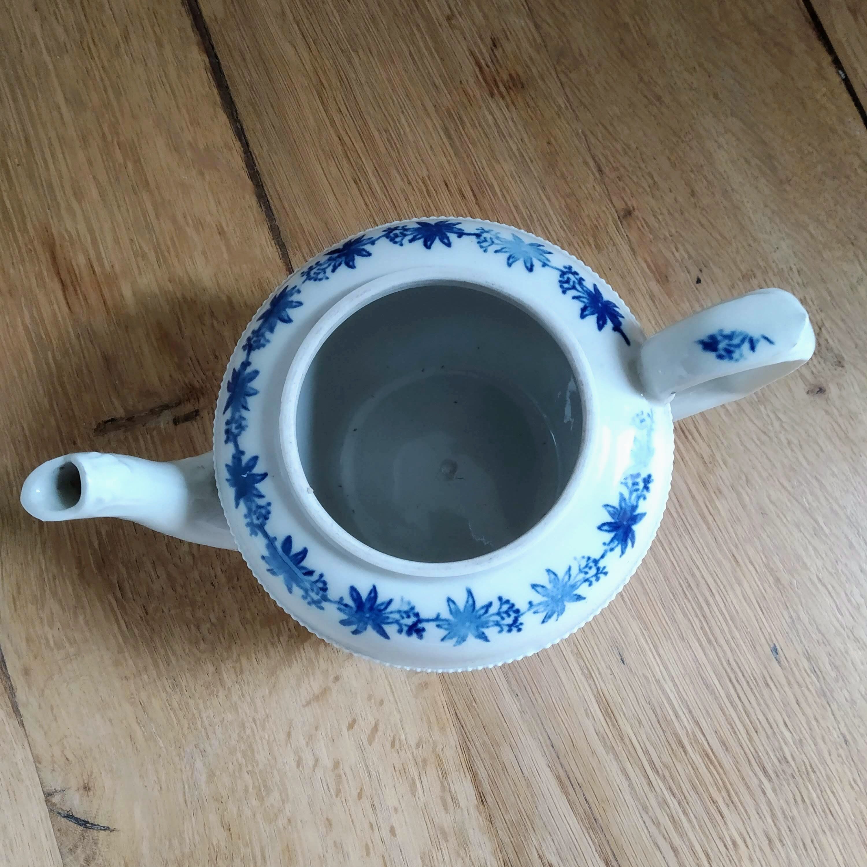 Saint Uze Teapot