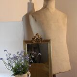 Small rectangular mirror in gilded wood with a pediment decorated with flowers