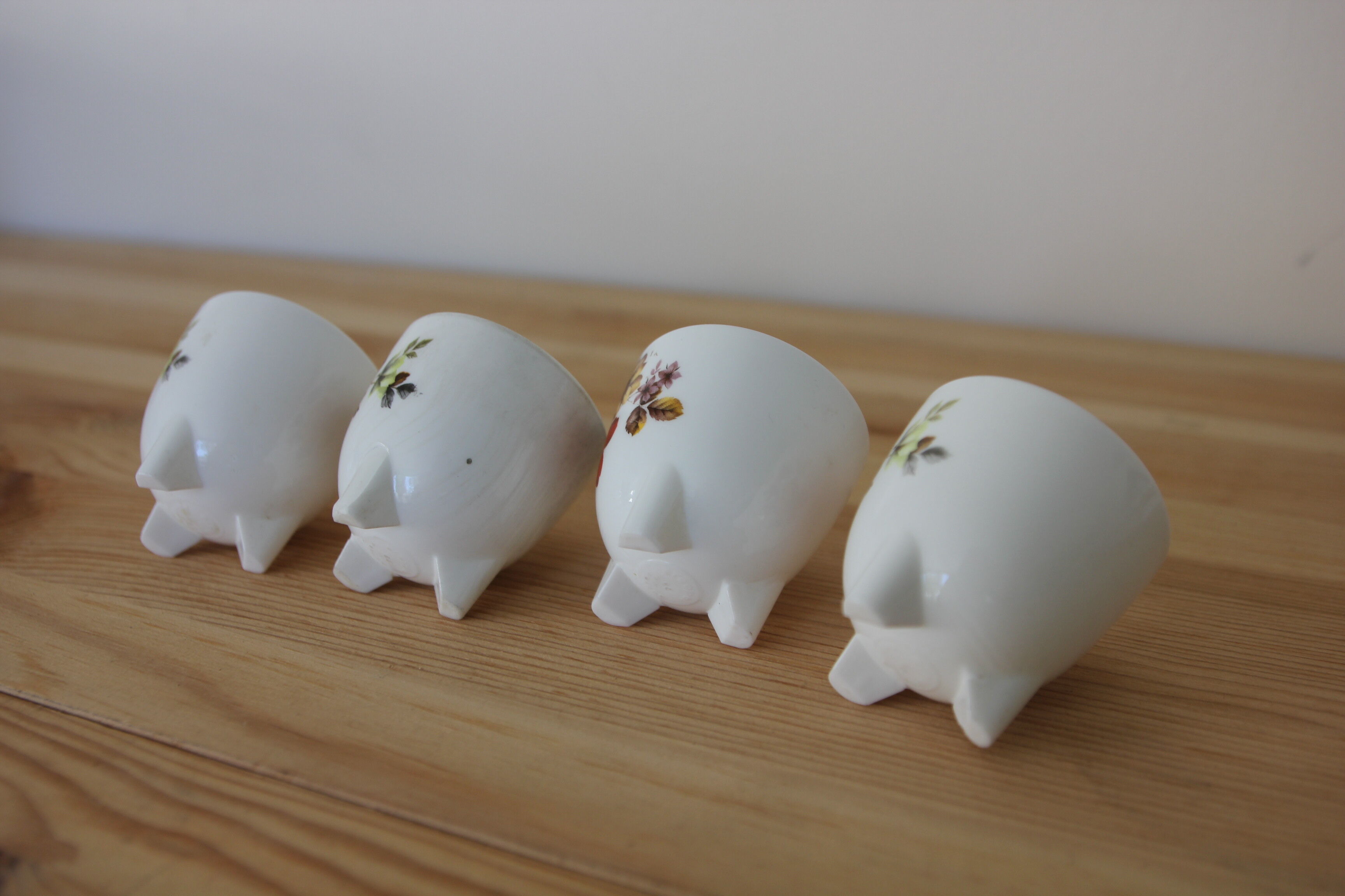 Lot de 4 coquetiers tripodes