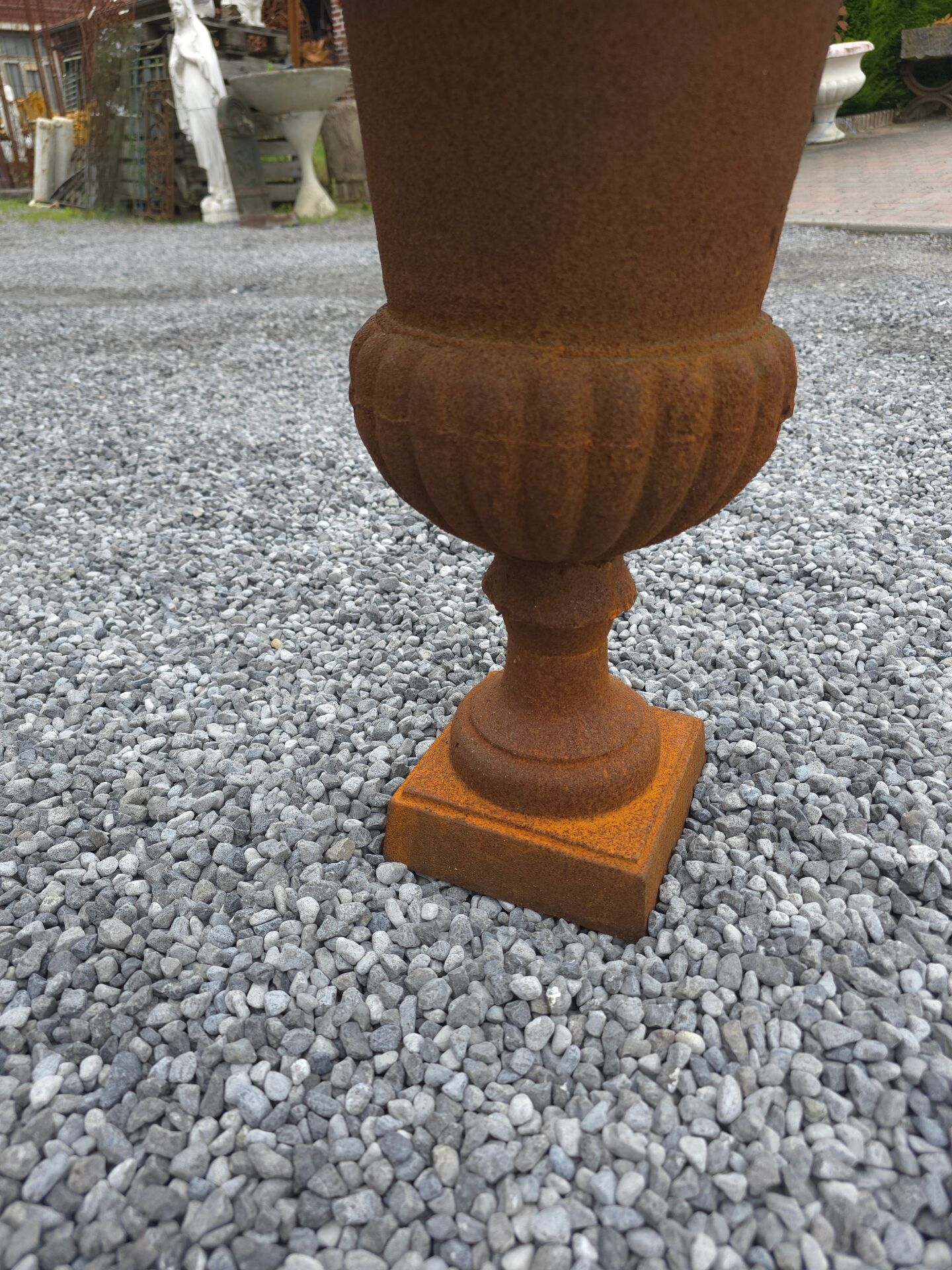 Medical vase in cast iron