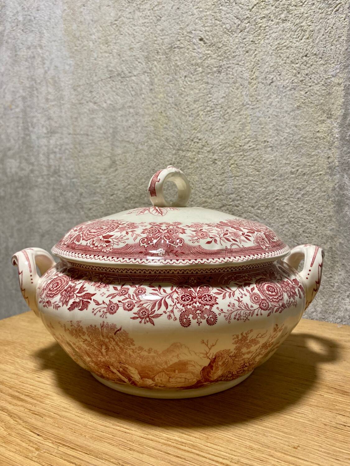 Villeroy and Boch soup tureen, Burgenland model, red