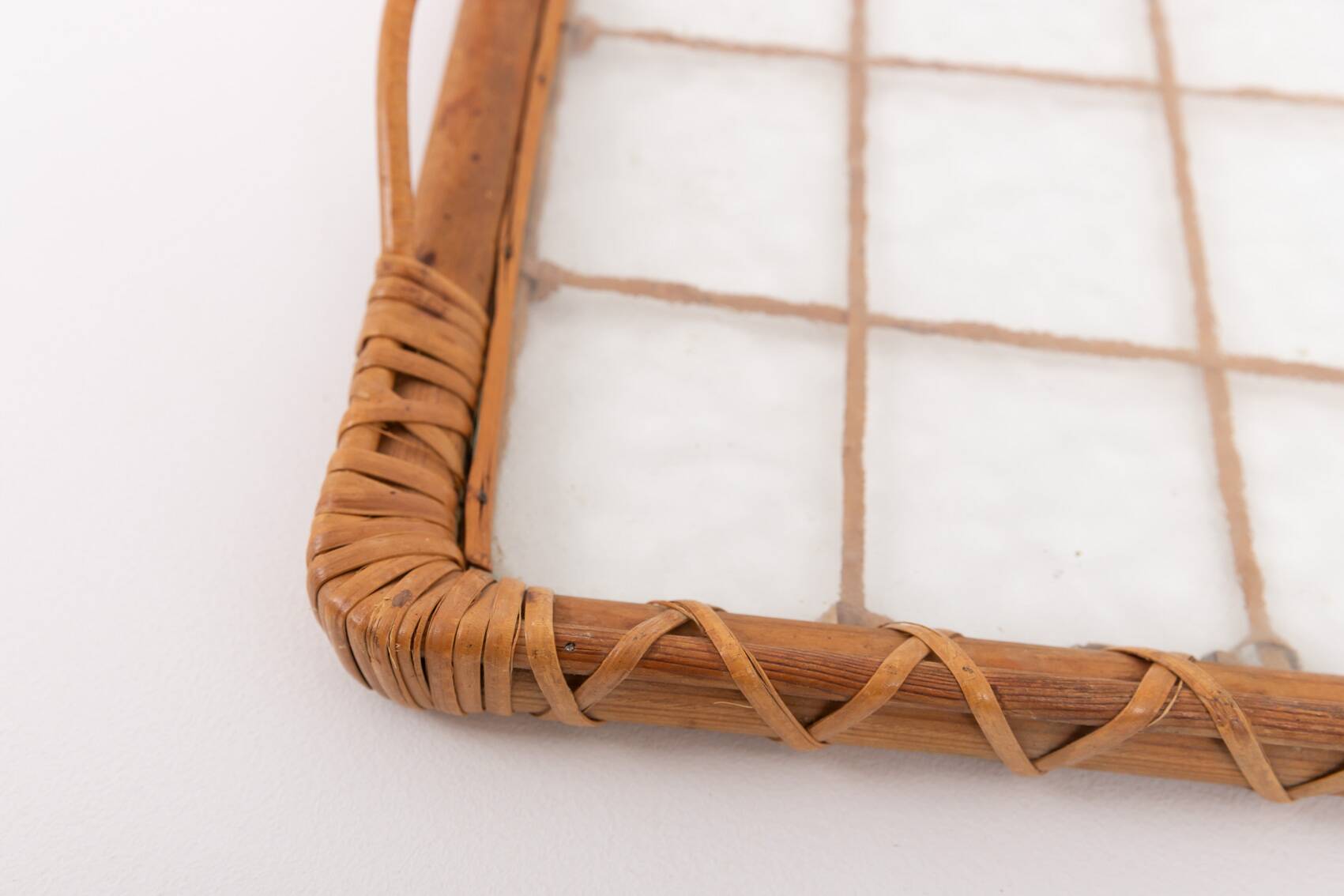 Plateau de service vintage italien en osier et verre, Italie années 1970