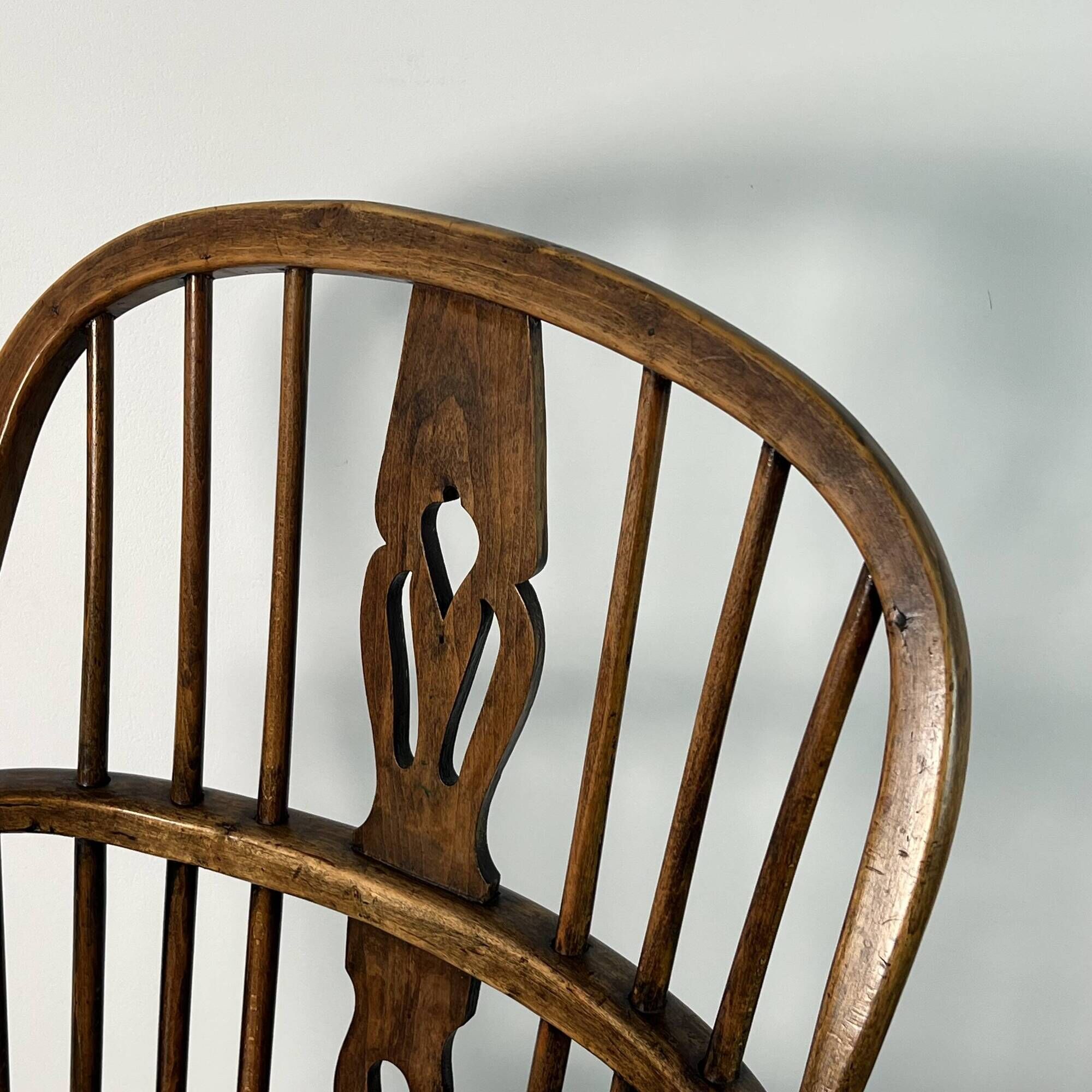Chair, Windsor Low Back armchair in elm, England, 19th century