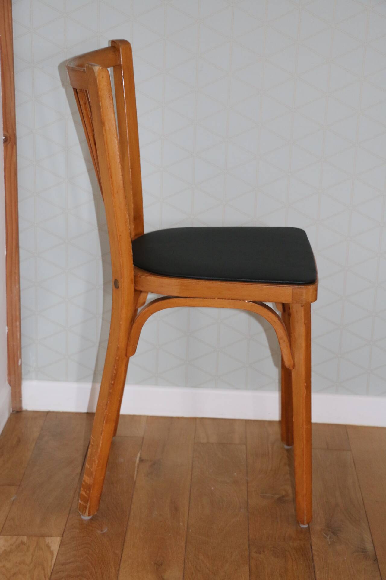 6 chaises BAUMANN N°12 skaï noir hêtre clair