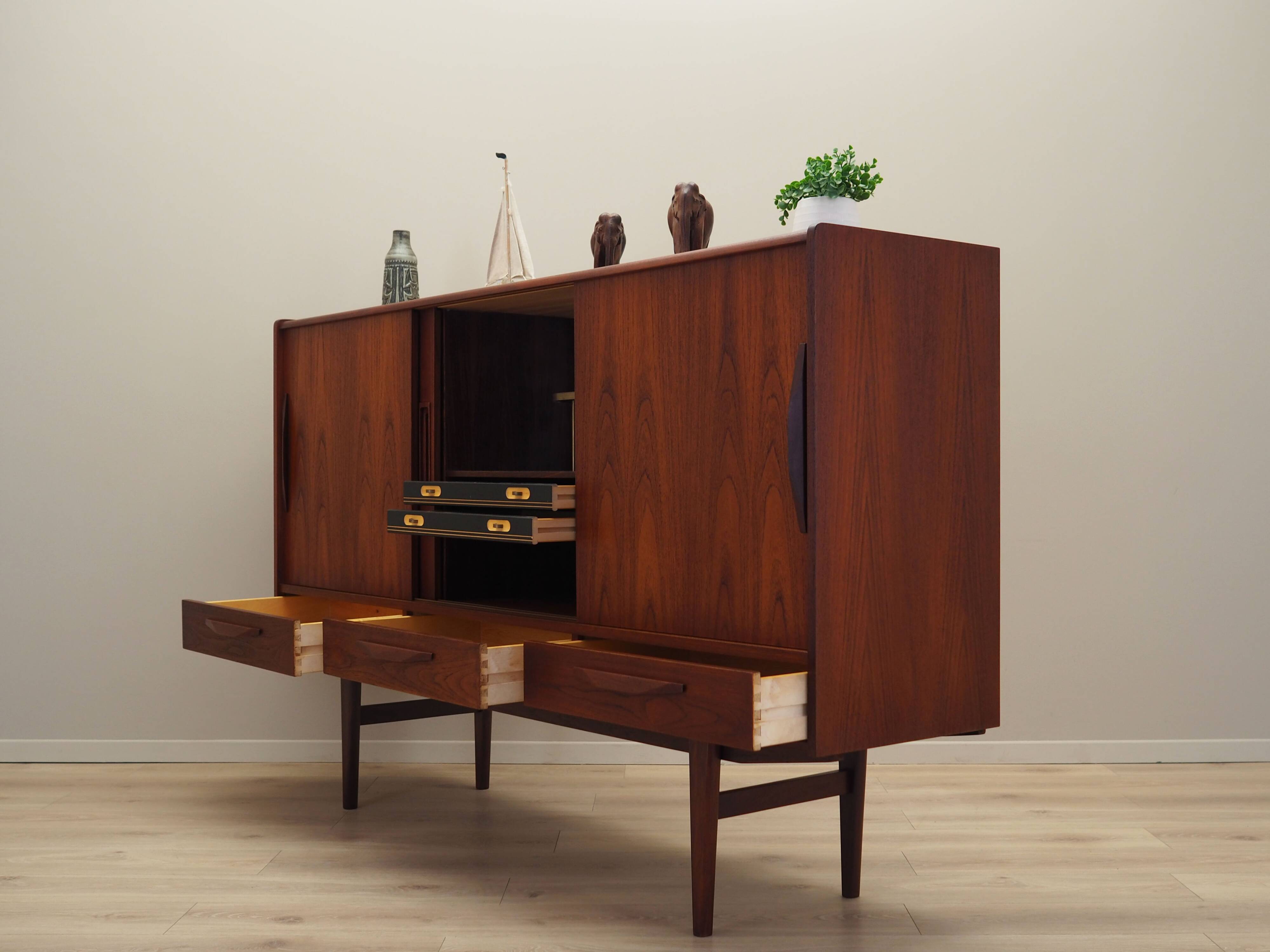 Buffet haut en teck, design danois, années 1970, fabriqué par ES Møbler