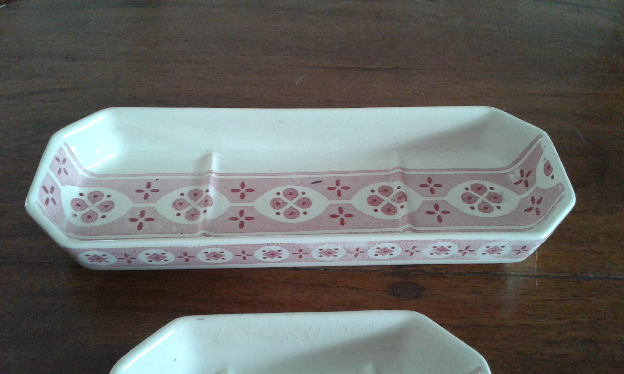 pair carries soap . faience sarreguemines