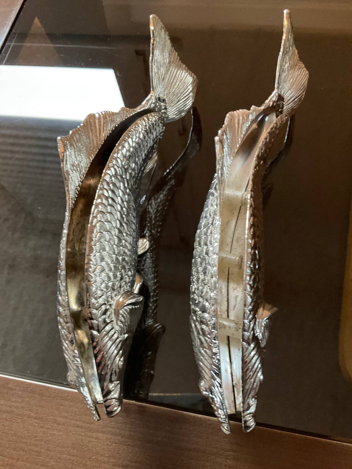 Pair of vintage fish mail holders in silver metal