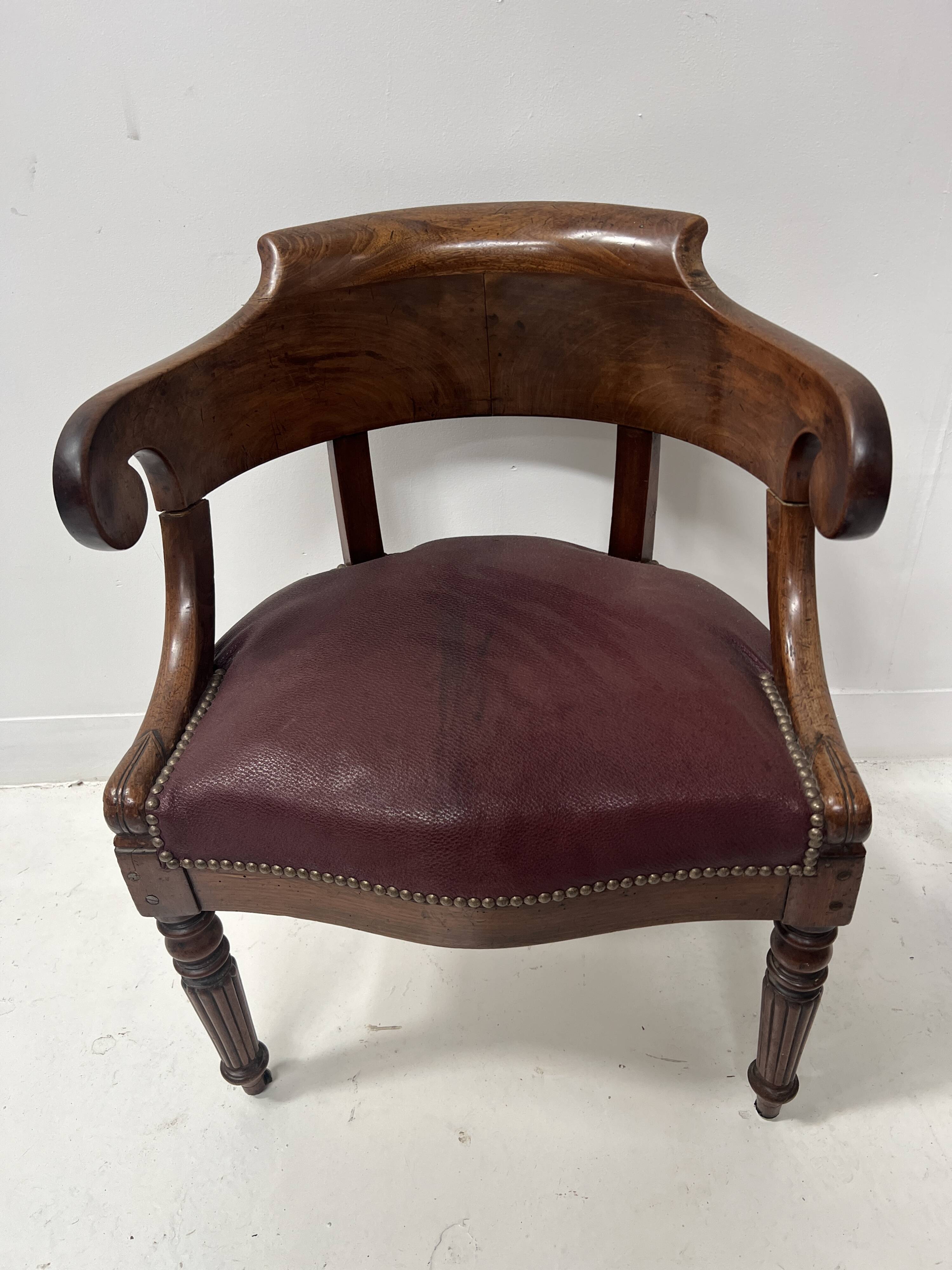 Fauteuil de bureau de style Empire en acajou et placage XIX siècle