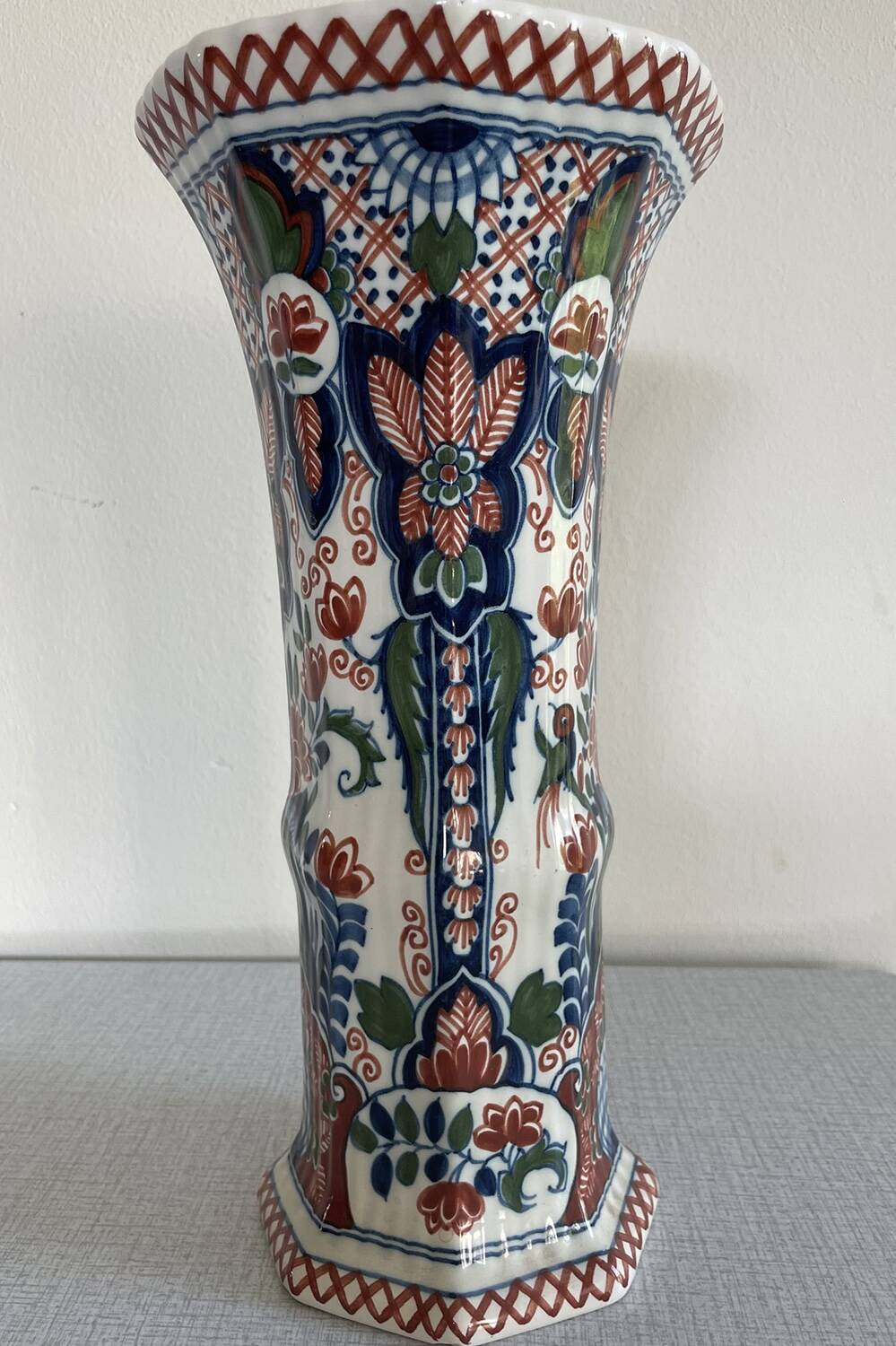 Vase polychrome Royal Tichelaar Makkum, peint à la main et coloré.