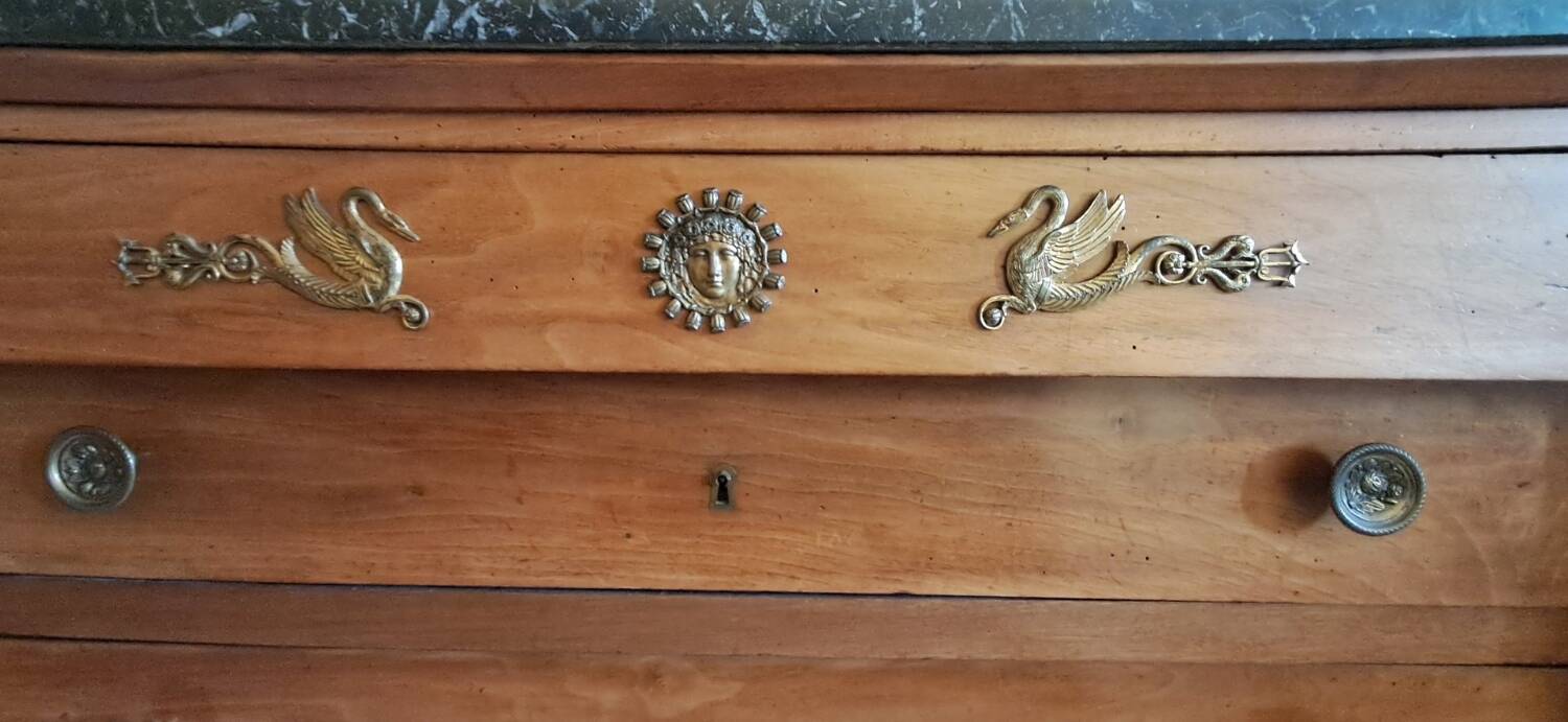 Commode style Empire en noyer blond