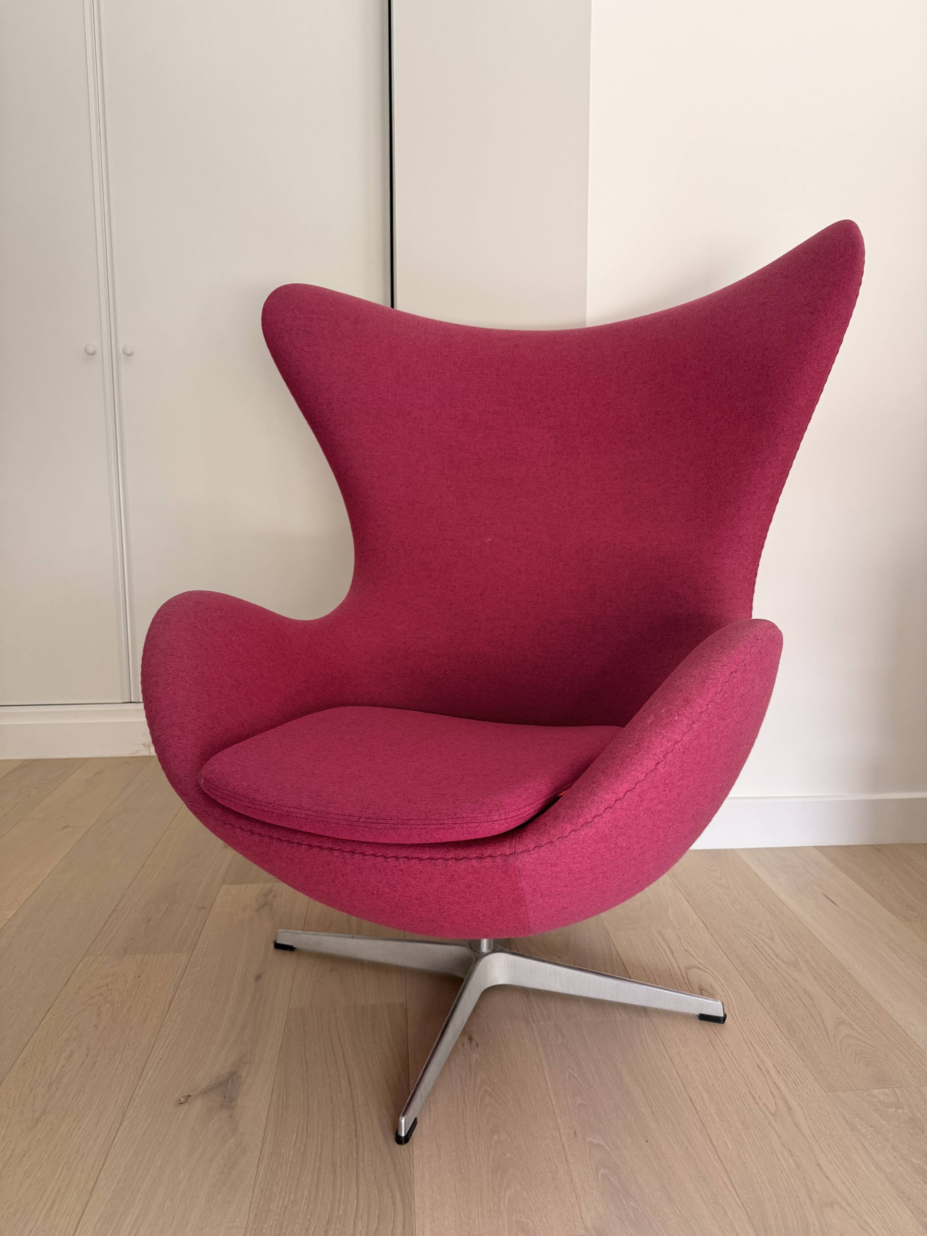 "The Egg" armchair by Arne Jacobsen, published by Fritz Hansen.