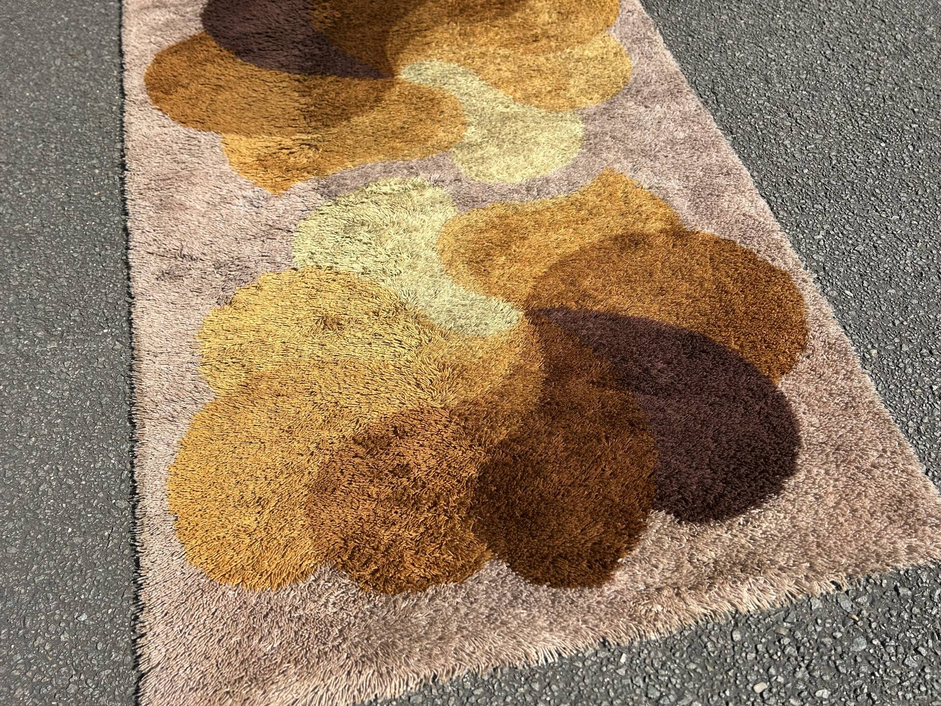 Vintage space age Desso carpet
