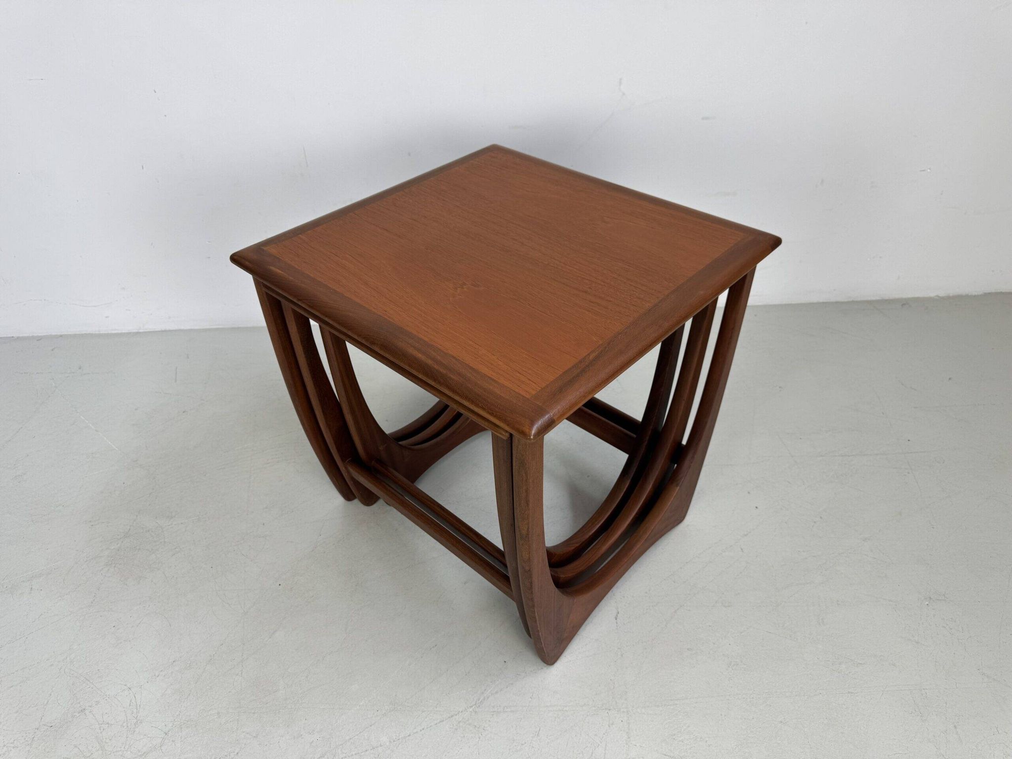 Ensemble de tables d'appoint G-Plan vintage.