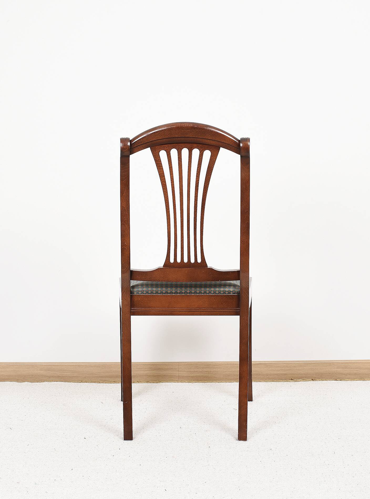 Ensemble de 4 chaises tapissées de style Art Déco pour salle à manger.