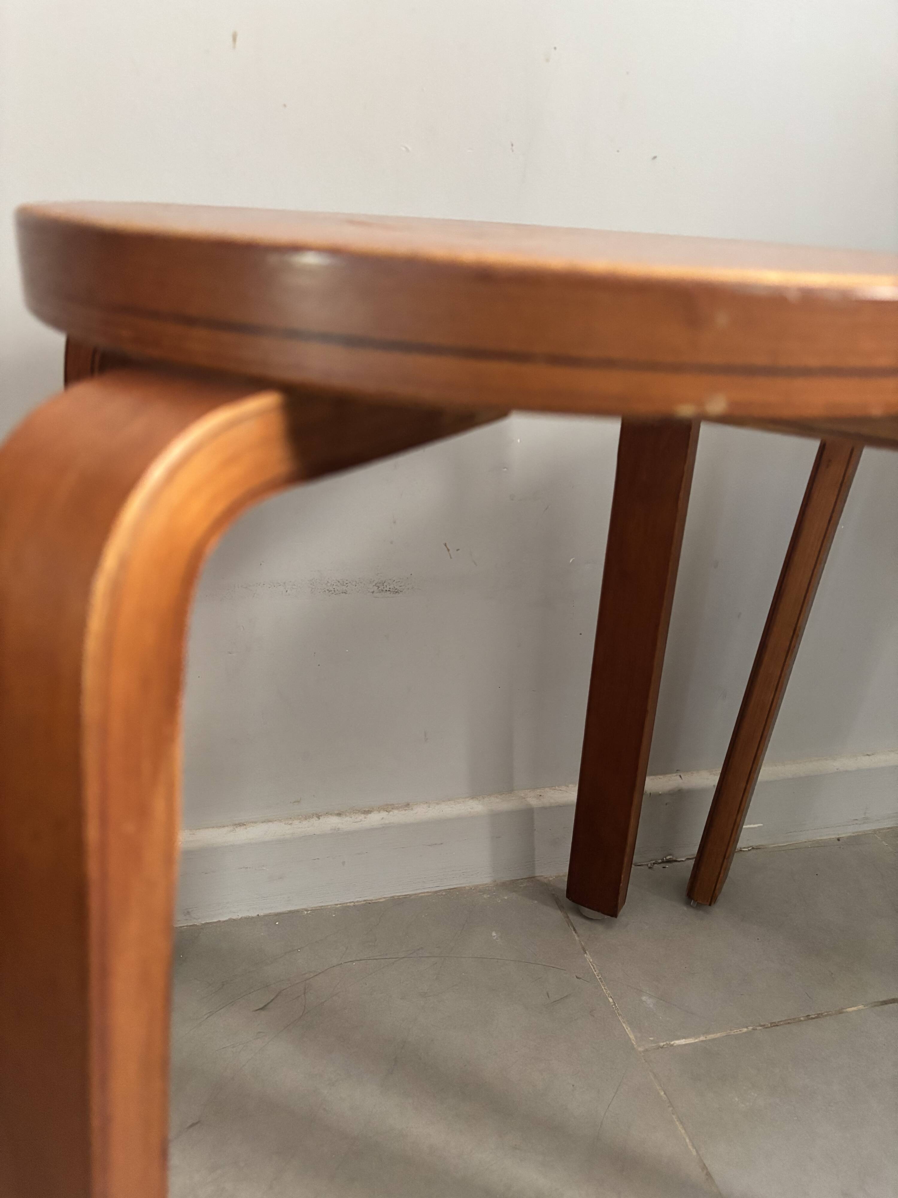 Pair of Artek stools model E60 (rare version with 4 legs), Alvar Aalto